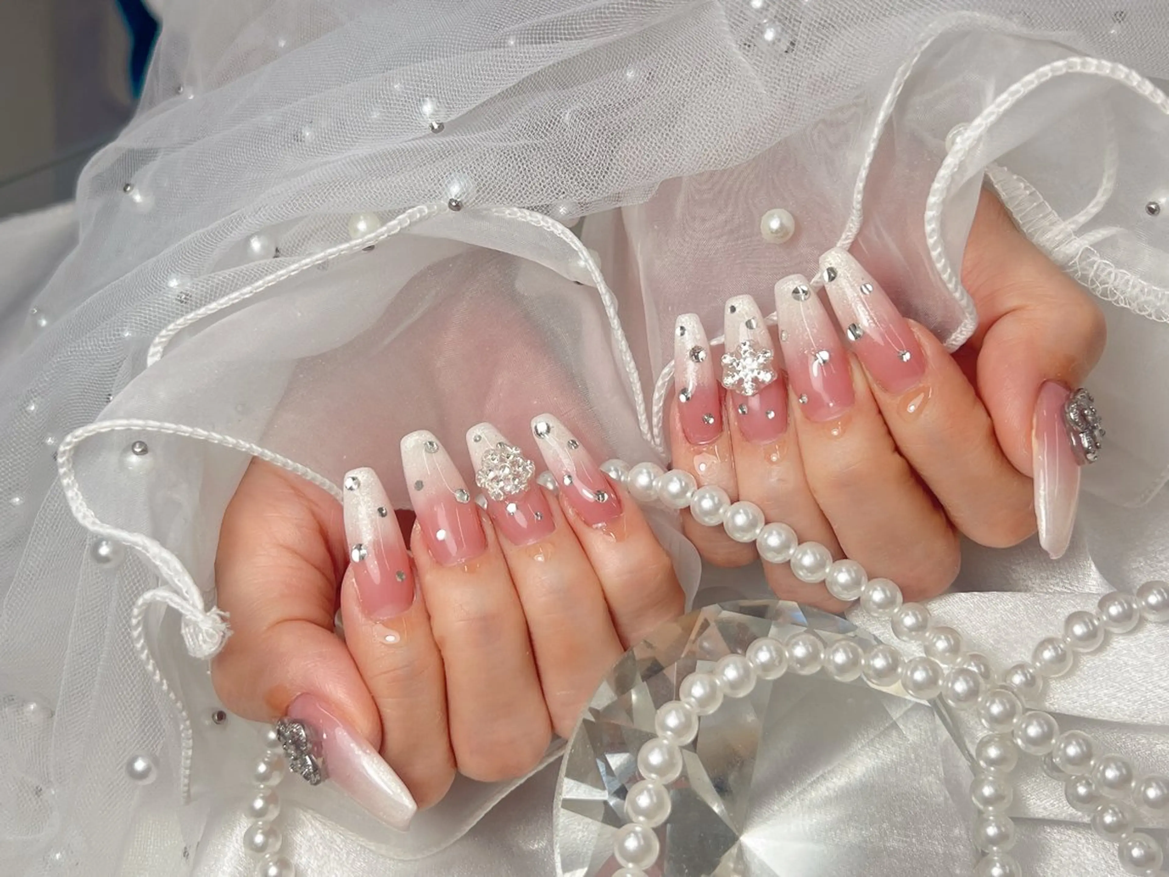 ハンドネイル bijou nails　蓮のネイルデザイン