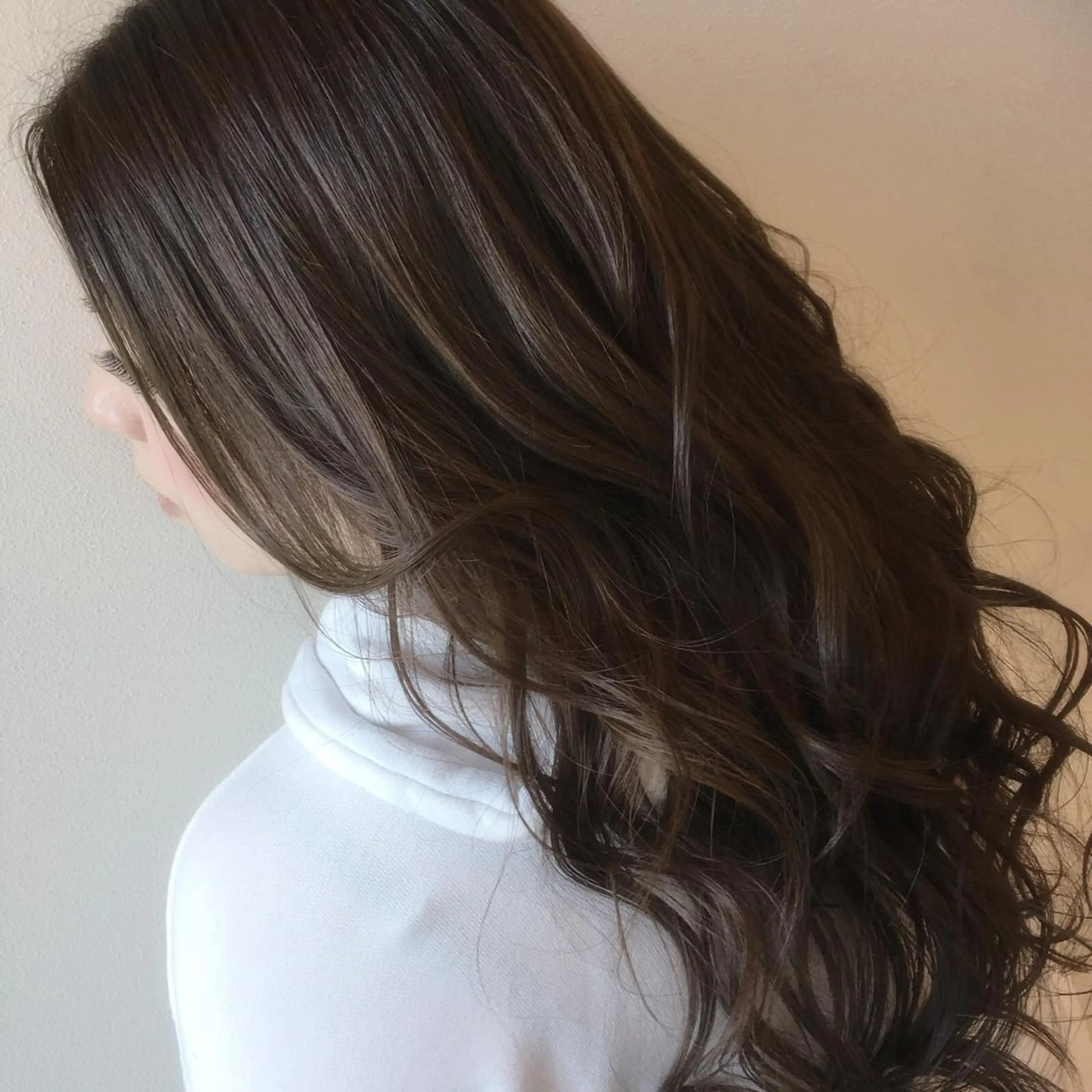 ロング カラー ダークグレー ダークグレージュ グレージュ ハイライトカラー ハイライト 江藤 星史のヘアスタイル