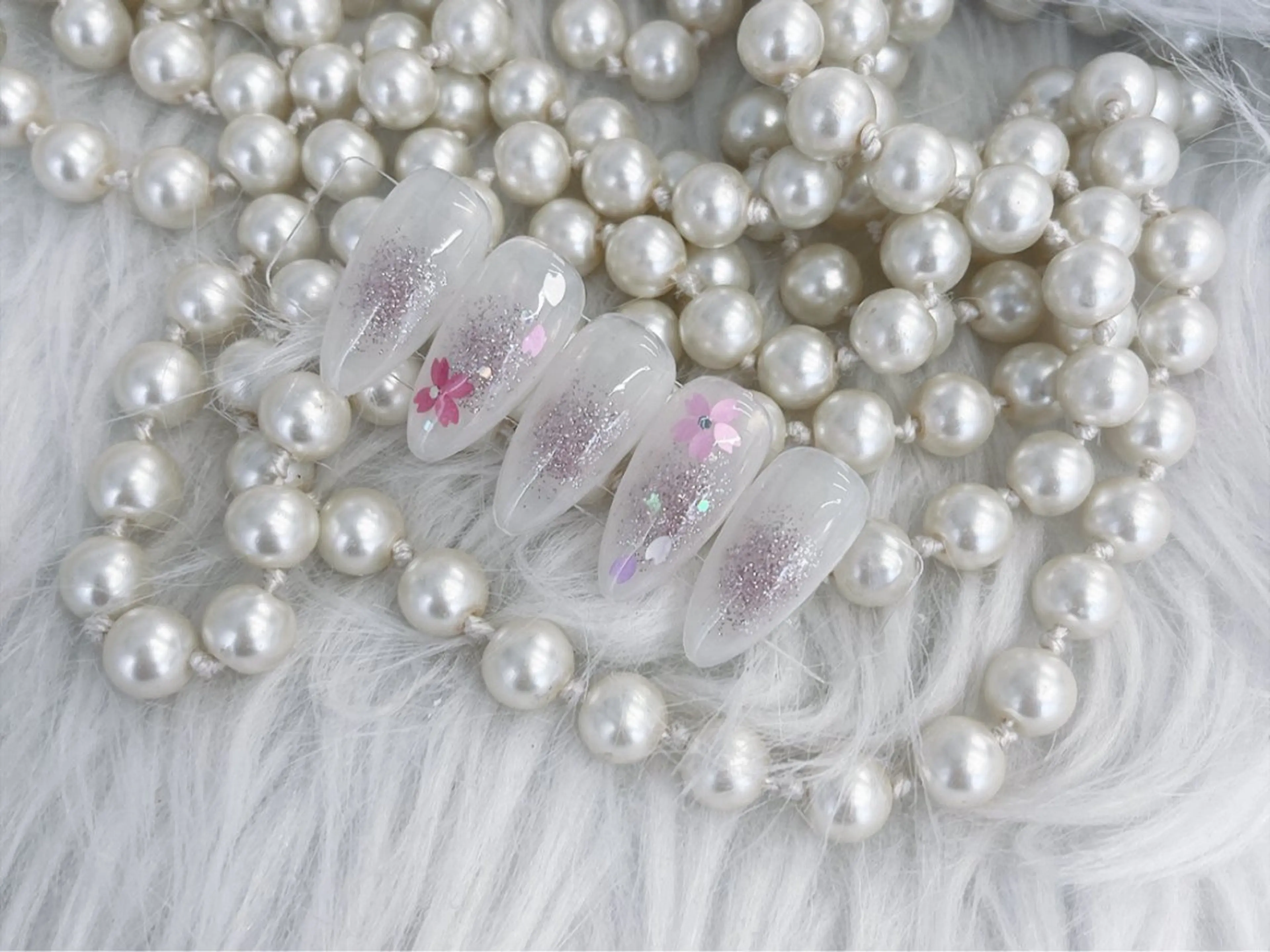 ネイル 桜ネイル フットネイル ジェルネイル 韓国ネイル ラメ(グリッター) ハンドネイル ネイルサロンAiri 長さ出し·シンプルのネイルデザイン