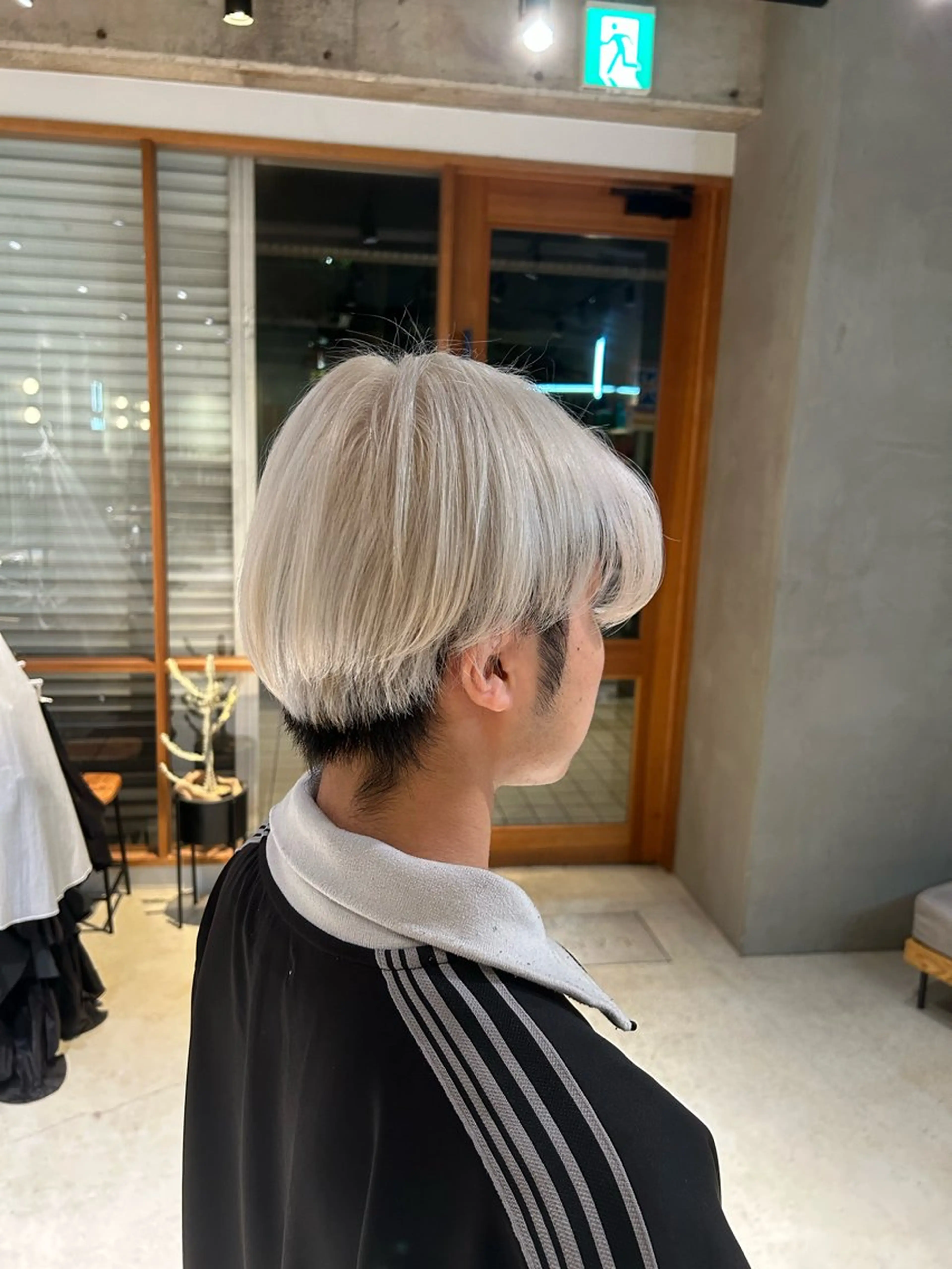 ショート ヘアカラー 神野 柚芽のヘアスタイル