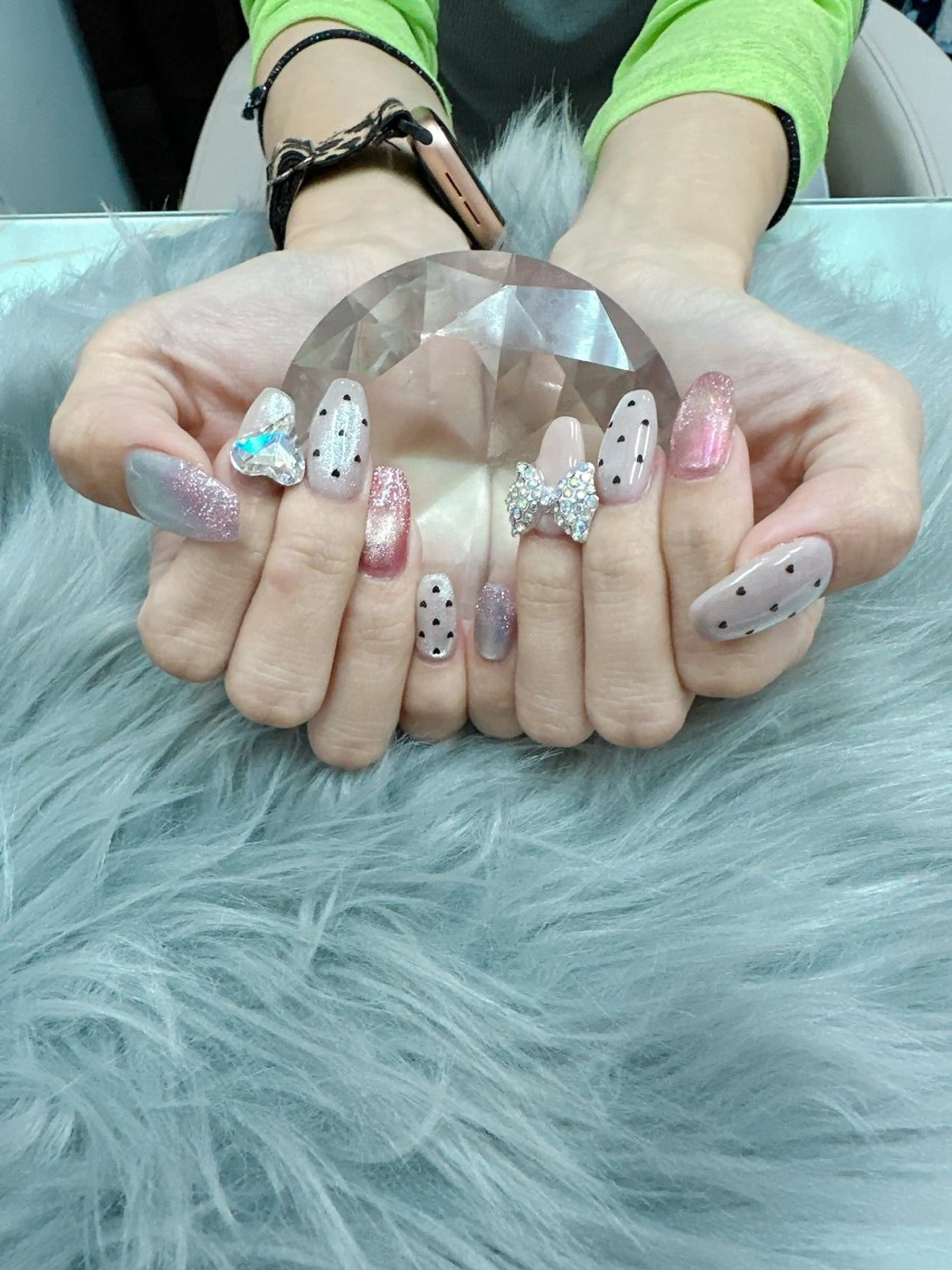 オフなしデザインネイル（ストーンつけ放題＋パーツ2個まで無料）の写真