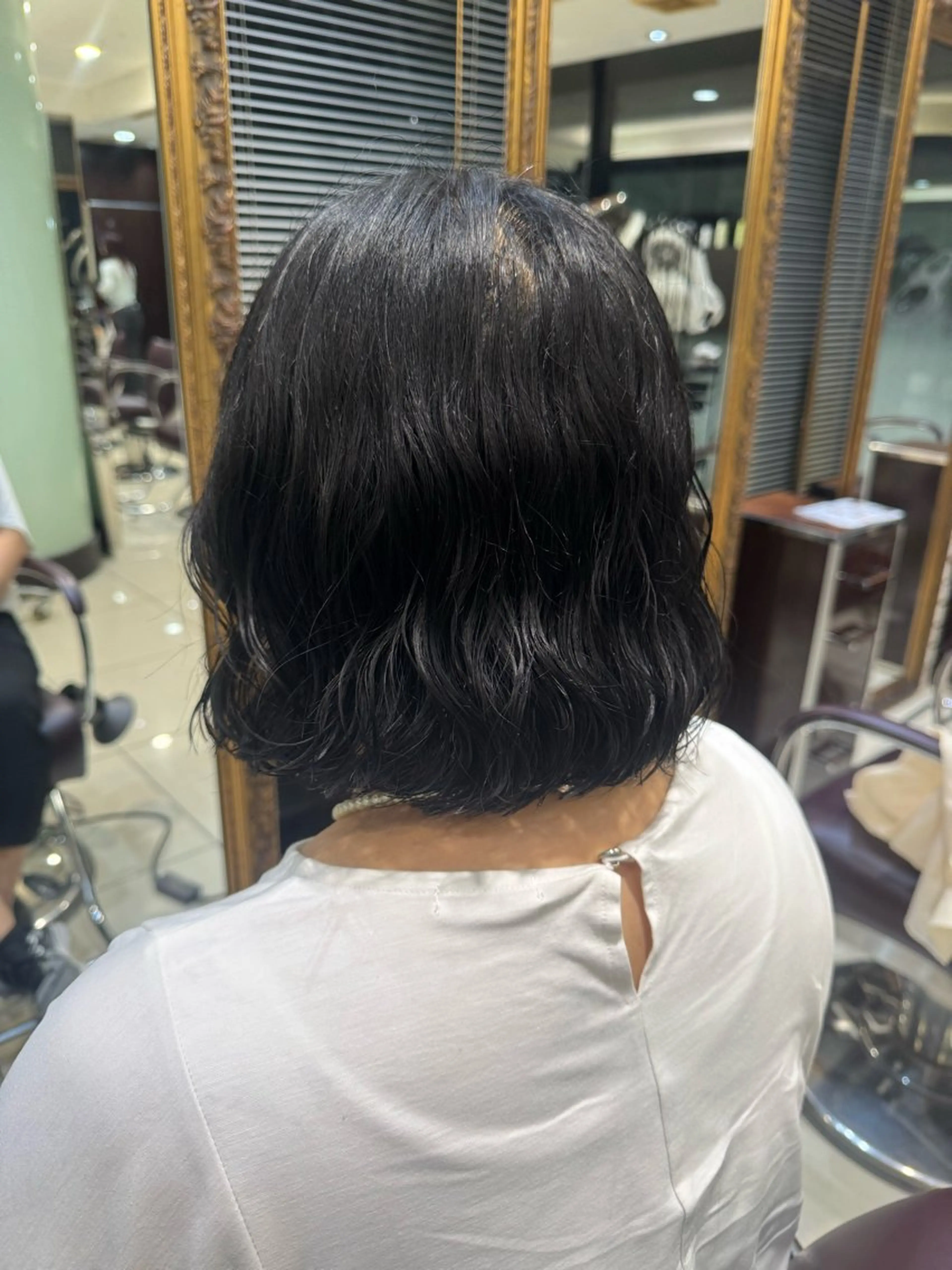 ショート カット パーマ トリートメント 大人可愛い♡コテ巻き パーマ🌼杉田 萌恵のヘアスタイル