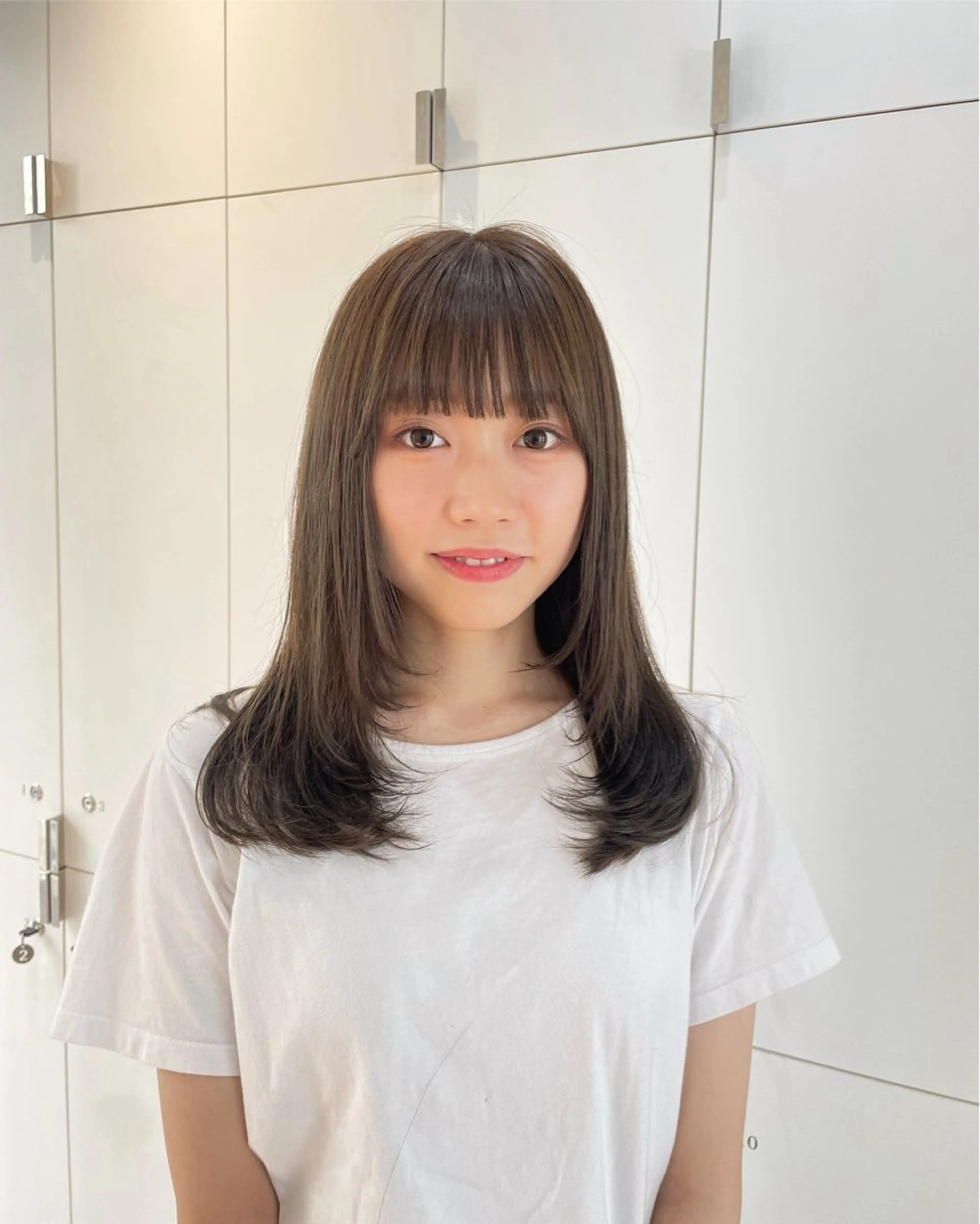 ミディアム カラー ヘアアレンジ グレージュ オリーブグレージュ オリーブグレー レイヤーカット カット ヘアカラー トリートメント ヘアセット 🫧柔色/トレンド カラー/川辺晴加のヘアスタイル