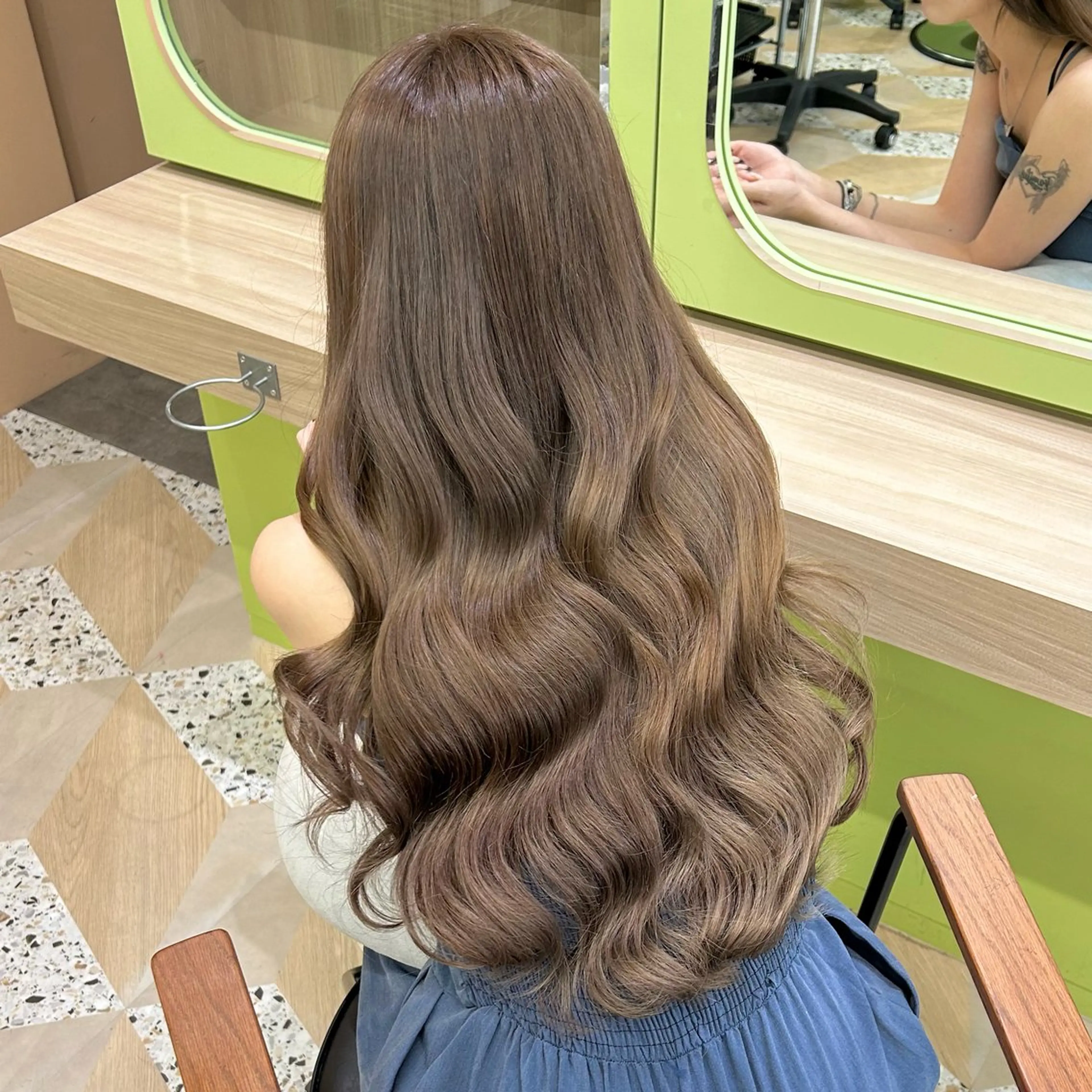 ロング カラー ベージュカラー ブリーチ ブラウンカラー ショコラベージュ 透明感カラー カット ヘアカラー トリートメント ブリーチなしベージュ /ヘアセット/ミユのヘアスタイル