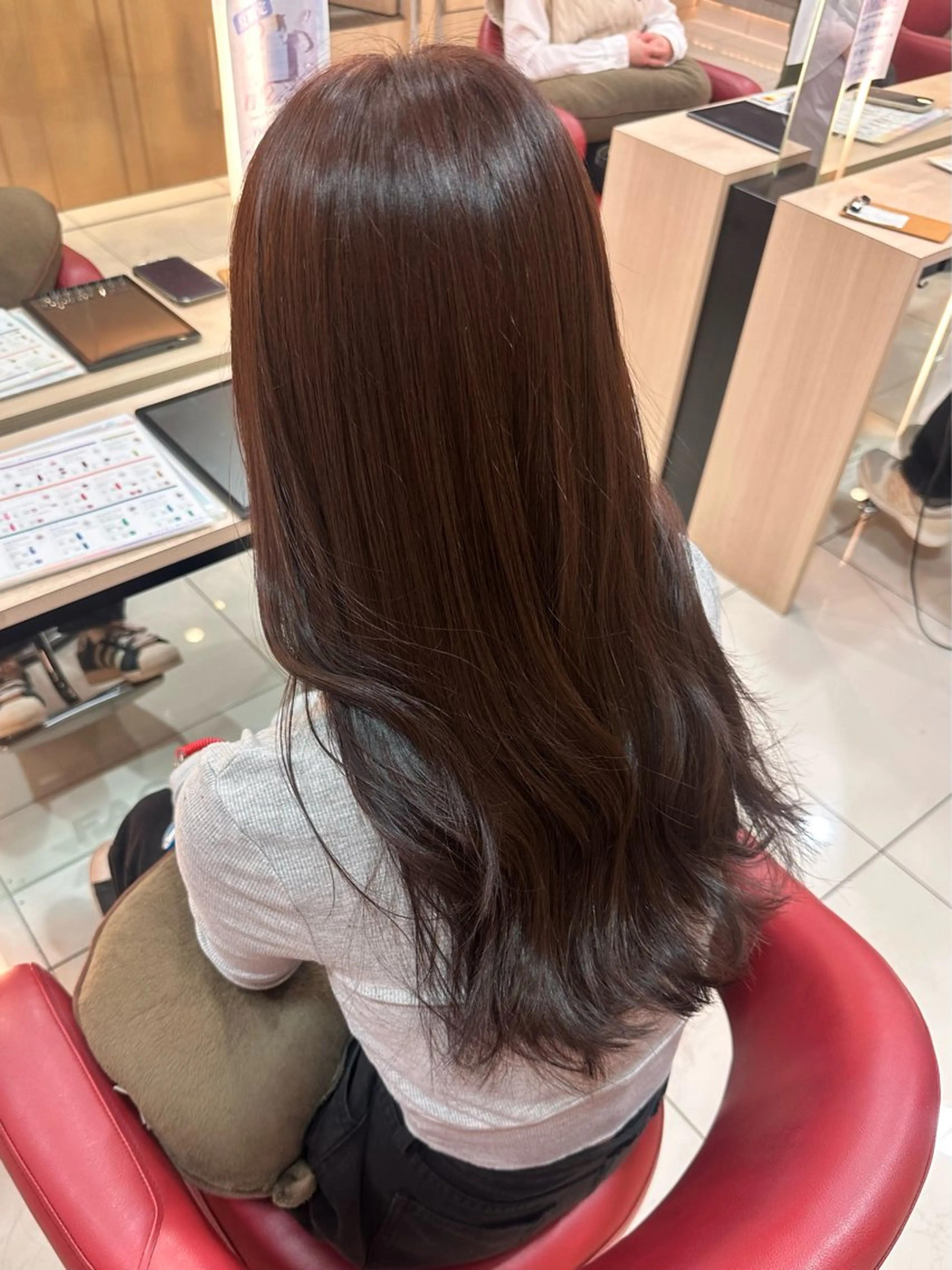 ロング 赤み消し艶カラー・ 透明感カラー×美髪のヘアスタイル