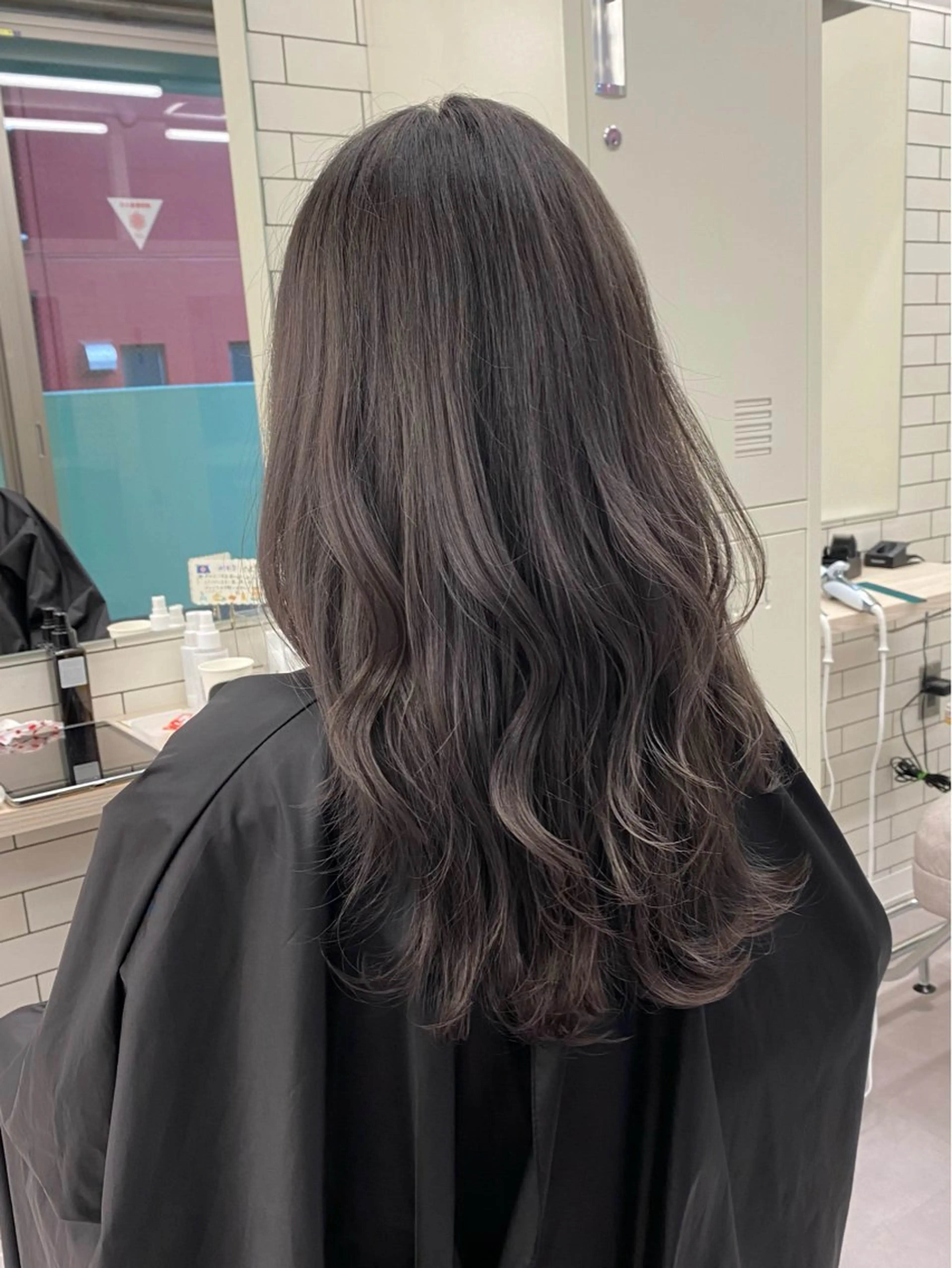 セミロング カラー ブリーチ グレージュ シルバー シルバーグレージュ 齋藤 椋哉のヘアスタイル