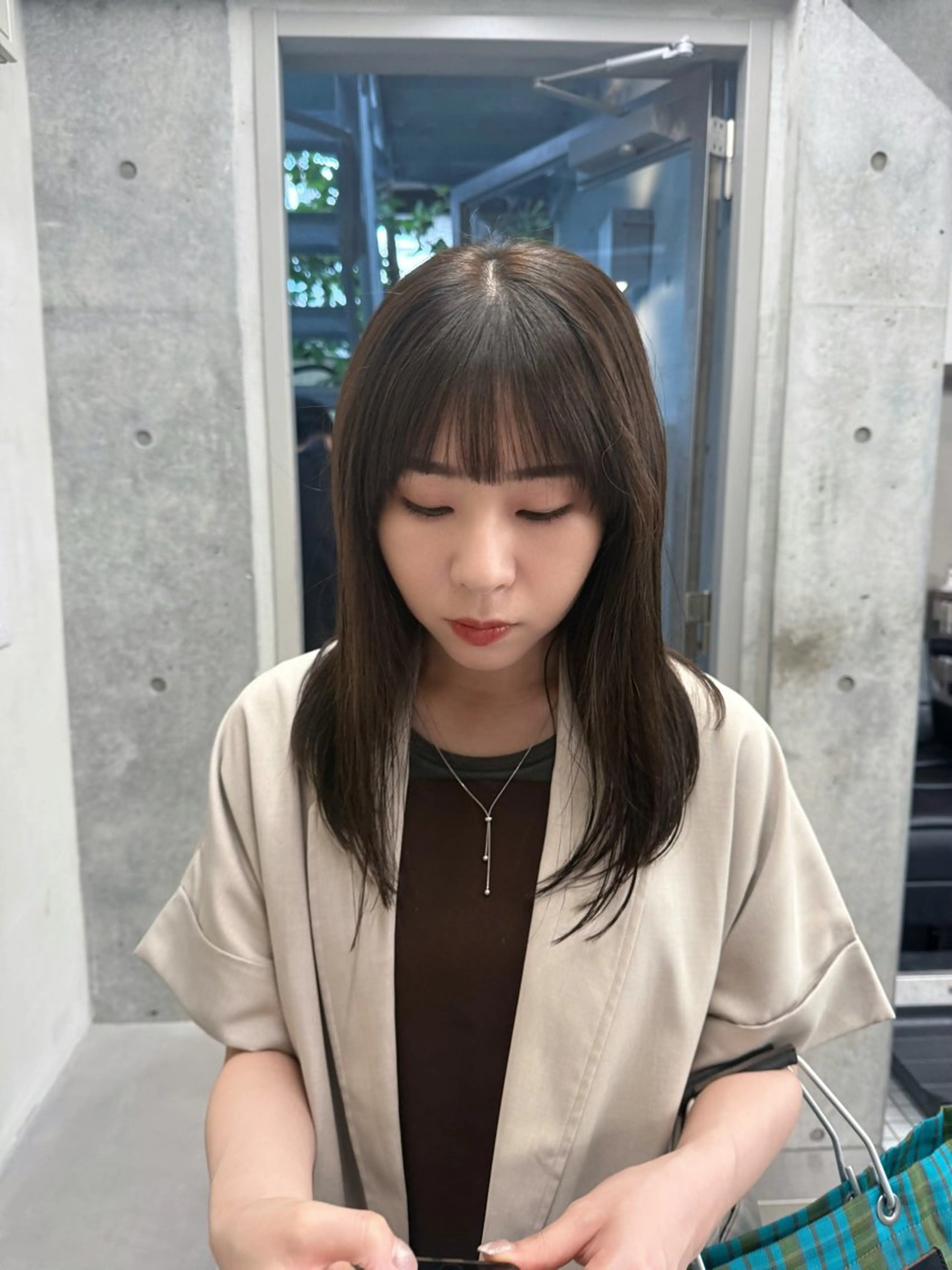 ロング カラー ロングレイヤー アッシュ ベージュカラー ブリーチ 透明感カラー カット ヘアカラー トリートメント 誰より丁寧なカット/ 小林輝/レイヤーのヘアスタイル