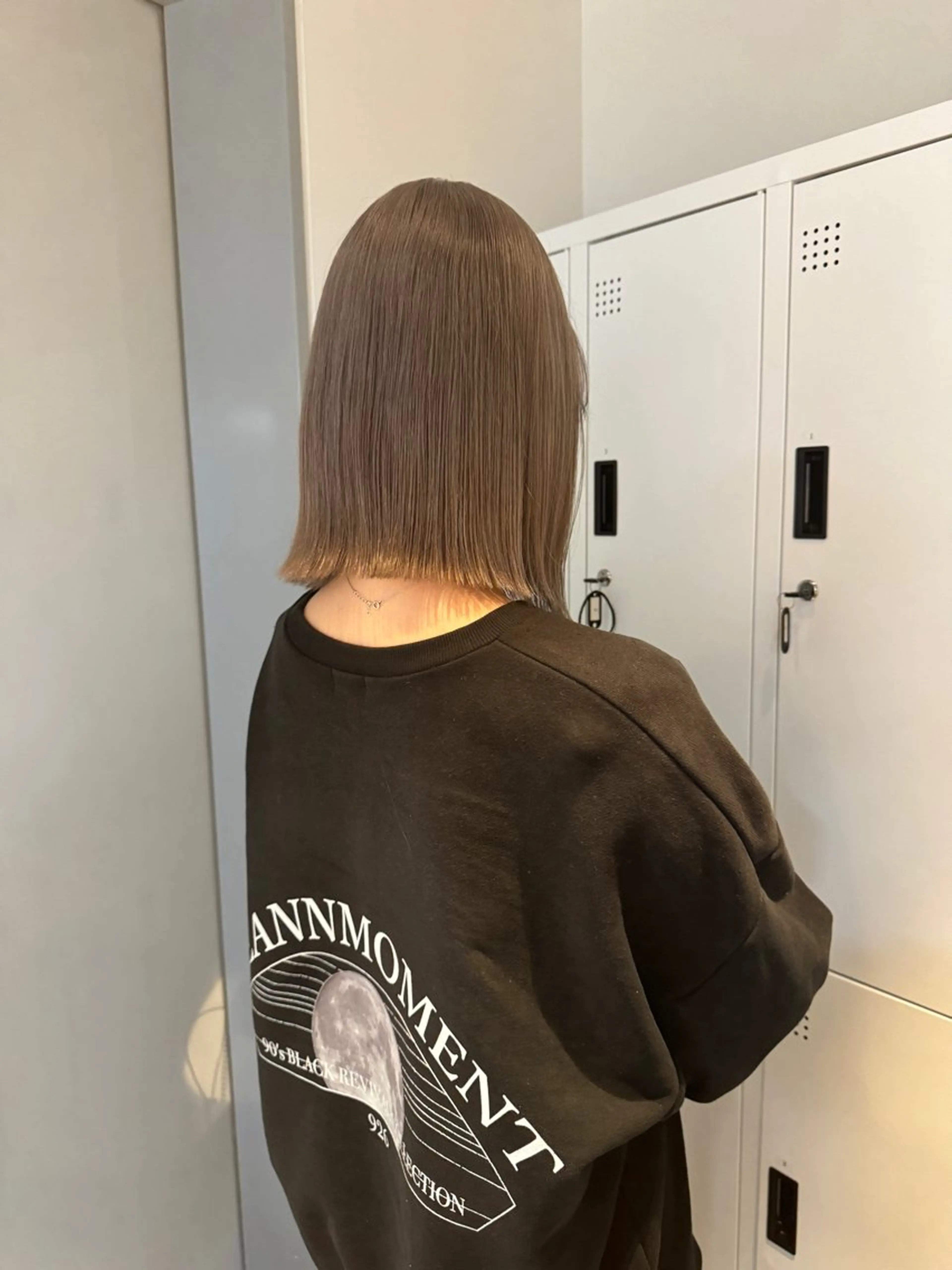 ミディアム カラー 切りっぱなしボブ レイヤー/縮毛矯正のヘアスタイル