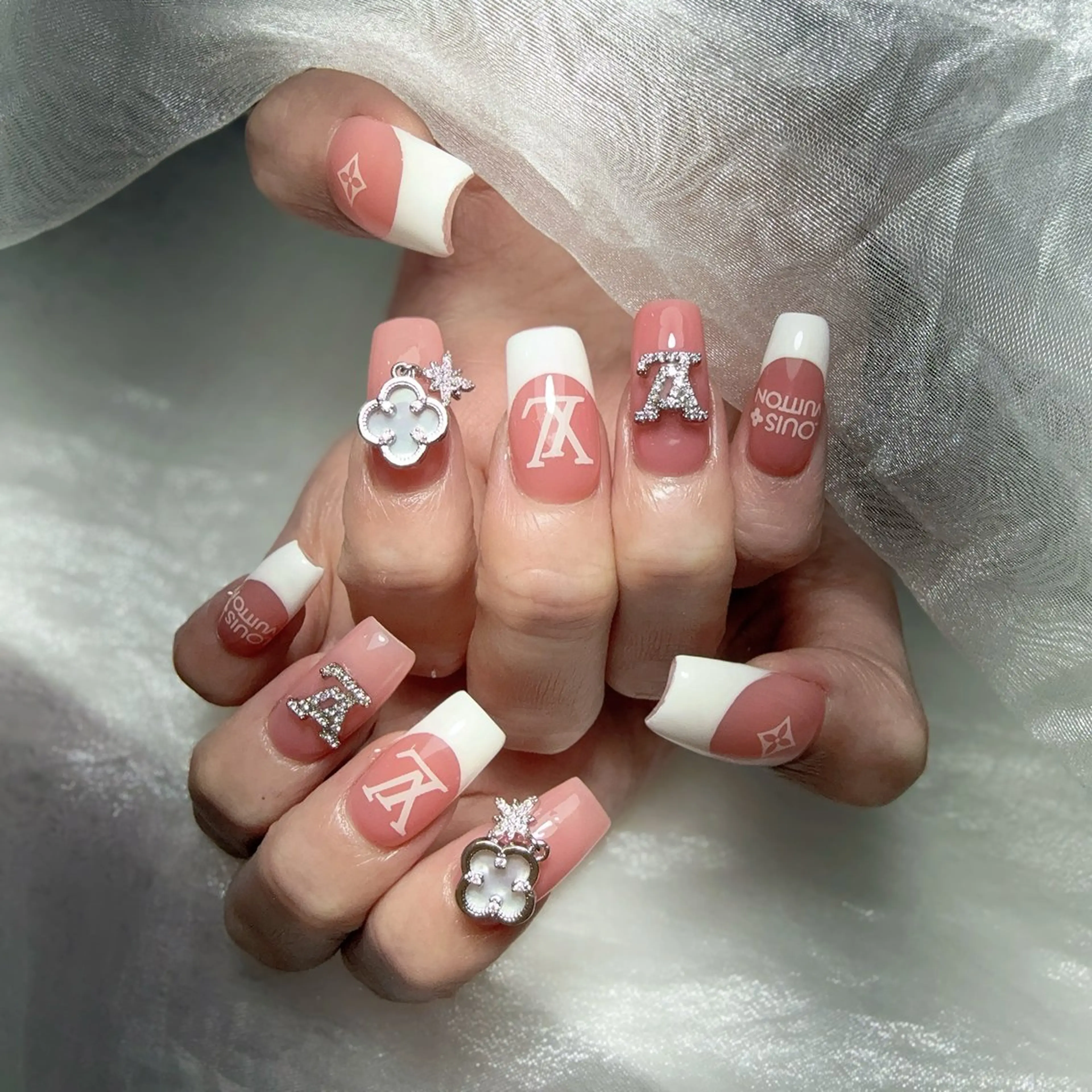 ネイル Nail Hibi サロンのネイルデザイン
