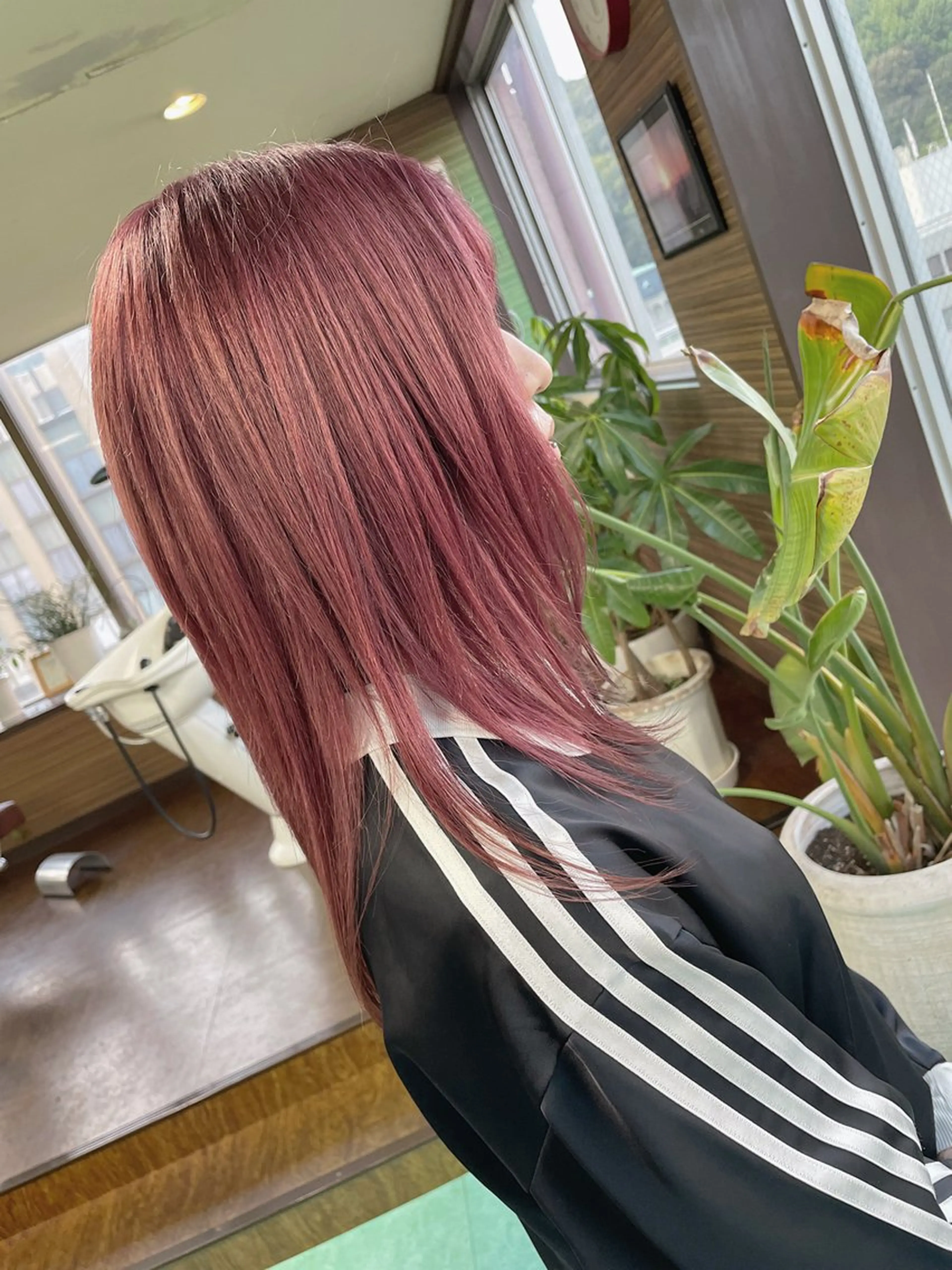 セミロング カラー ベージュカラー ピンクカラー ピンクベージュ レイヤーカット ヘアカラー 土居 正季のヘアスタイル