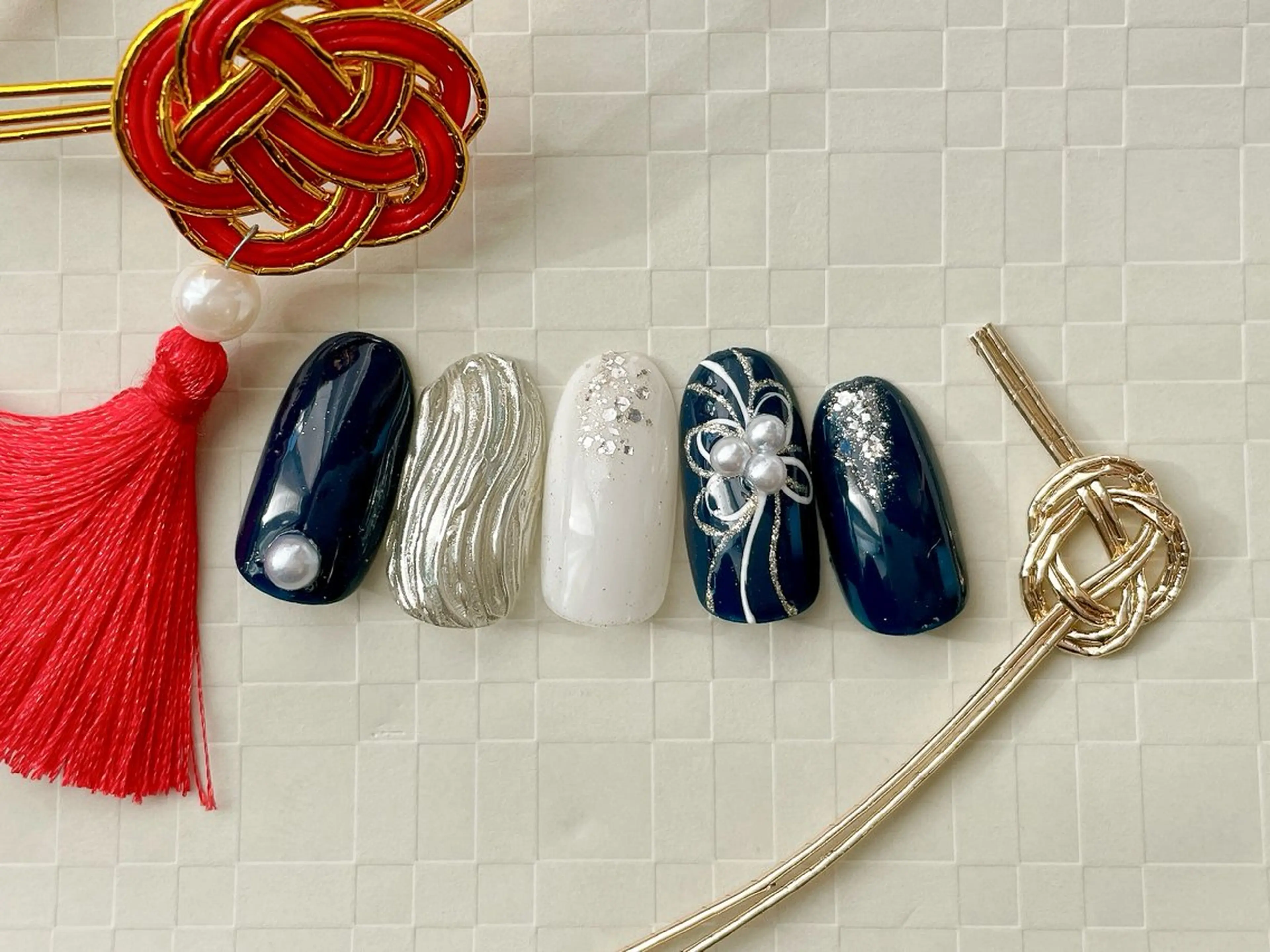 ネイル 成人式 ジェルネイル パラジェル ストーンネイル 冬ネイル kiki nail &brow二子玉川の眉毛・アイブロウイメージ