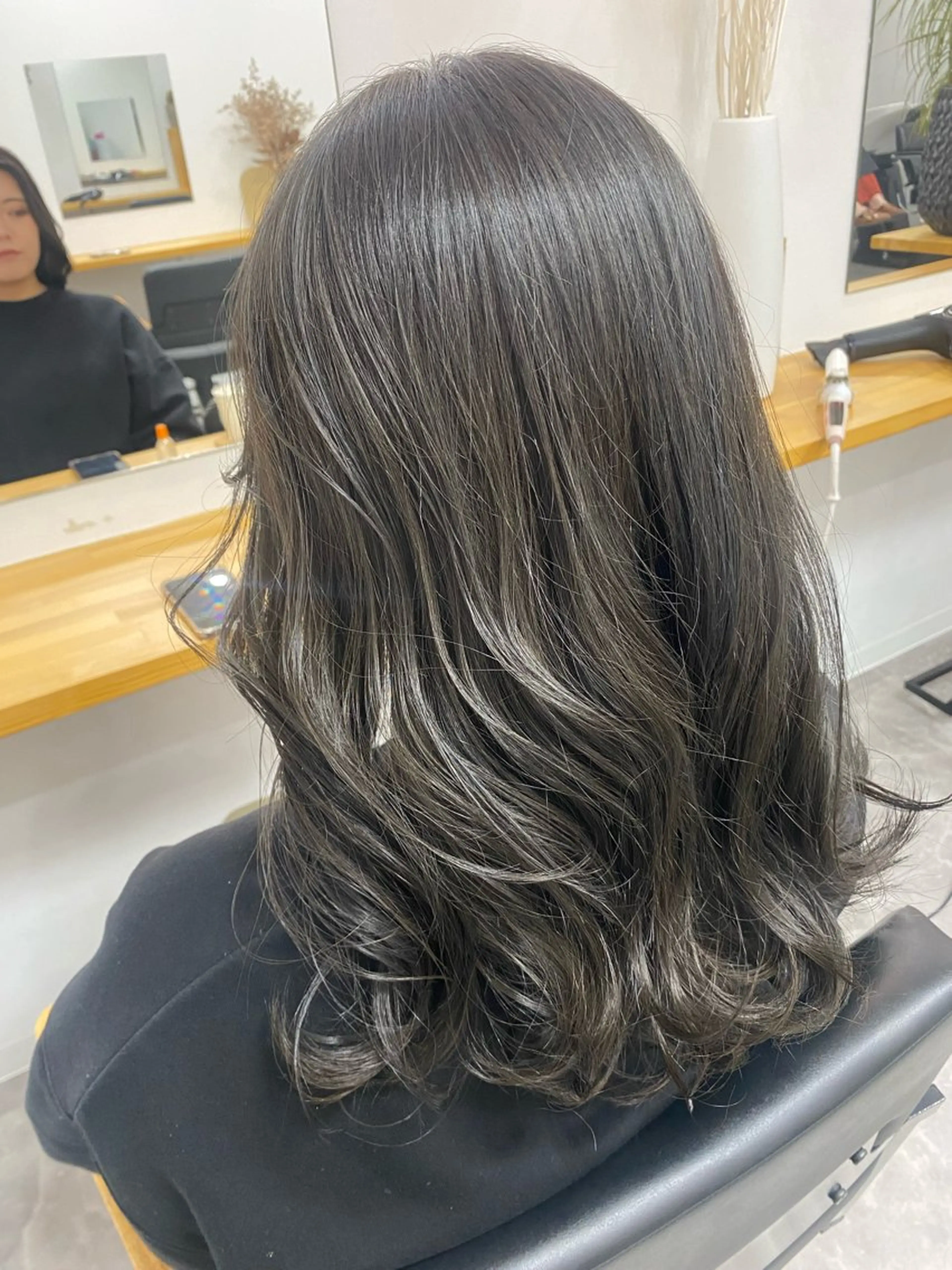 セミロング カラー 透明感カラー ダブルカラー ハイライトカラー イルミナカラー インナーカラー カット ヘアカラー トリートメント misa🫧ナチュラ ル縮毛矯正/髪質改善のヘアスタイル