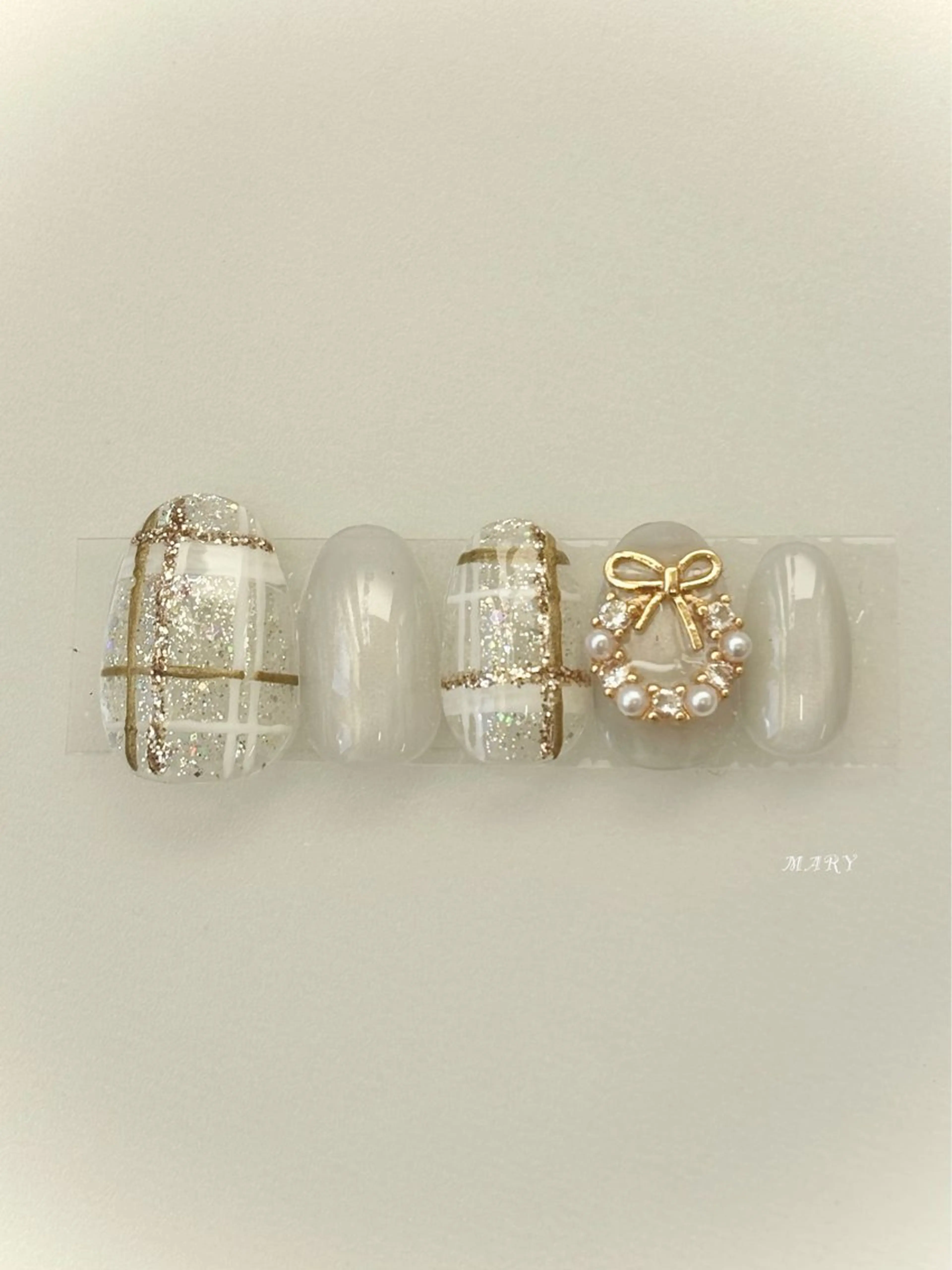 ネイル ニュアンスネイル ホワイト 冬ネイル クリスマス Mary nail所属・Mary nail .narumiのネイルデザイン