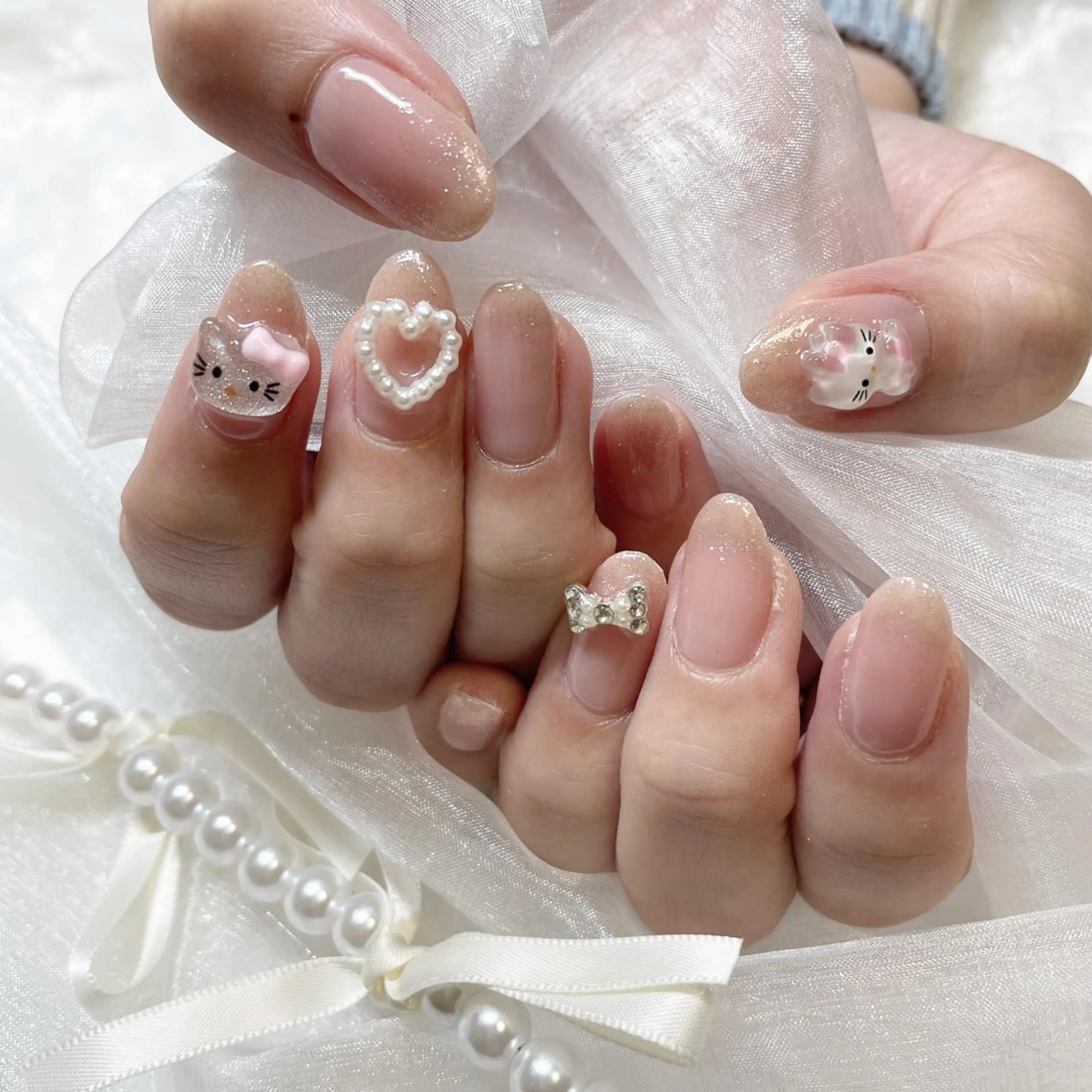ネイル ジェルネイル キラキラネイル 韓国ネイル 持ち込み ワンカラーネイル ハンドネイル fiore nail 🦋のネイルデザイン