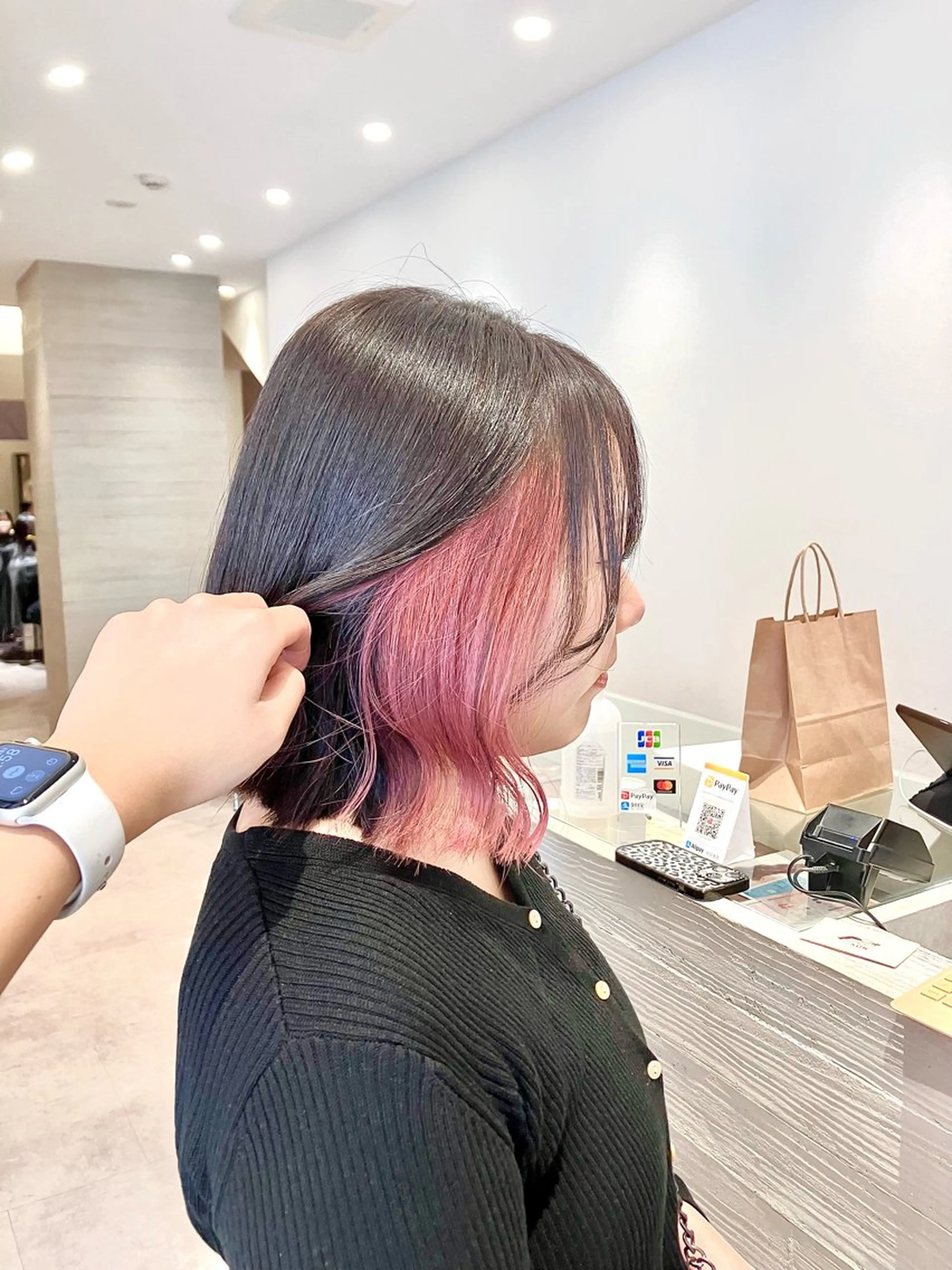 ミディアム カラー ピンクカラー ボブ サキ🤍ハイトーン 🩰くびれ巻きヘアのヘアスタイル