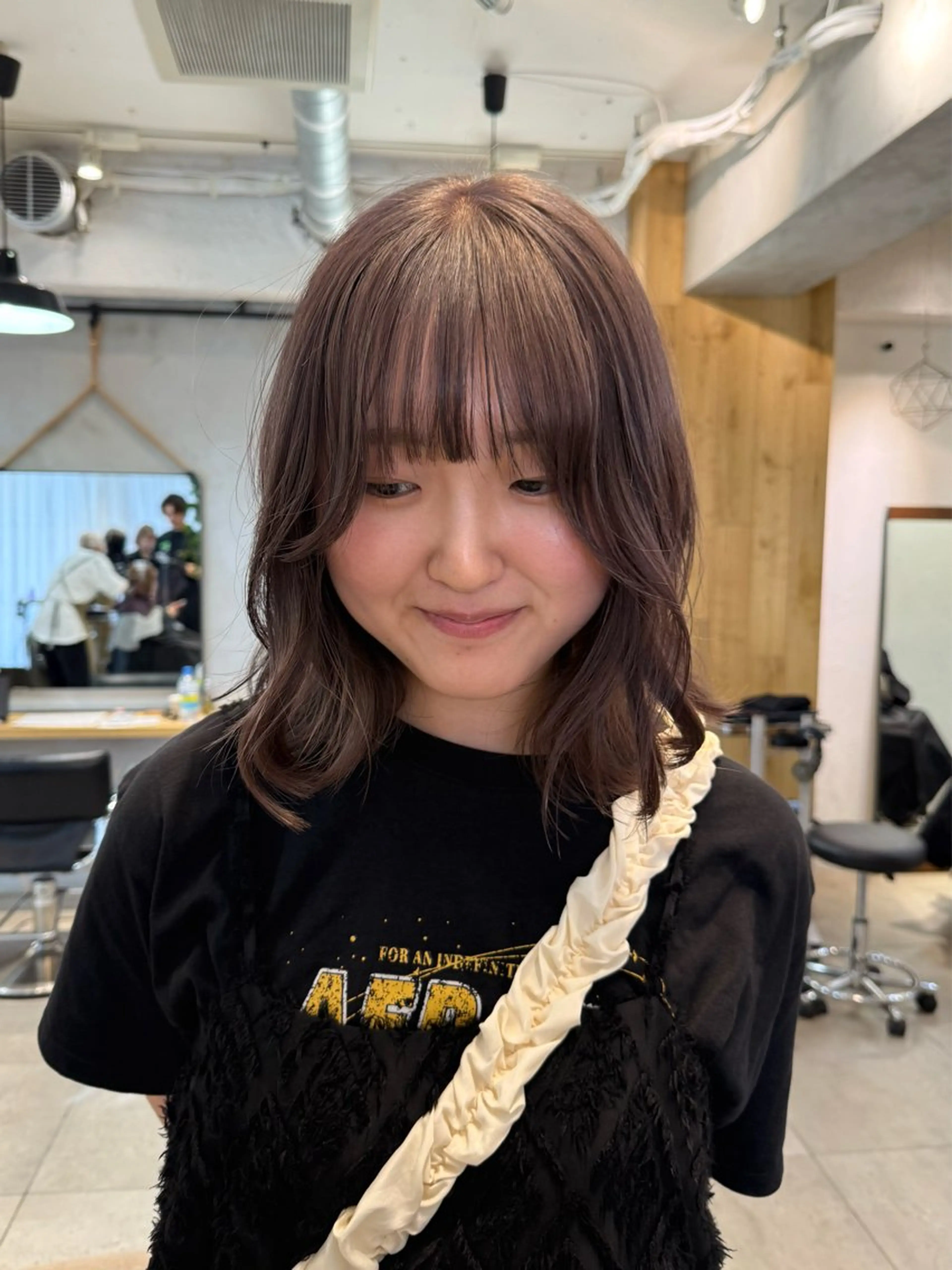 ミディアム カラー ミルクティー× グレージュMOMOのヘアスタイル