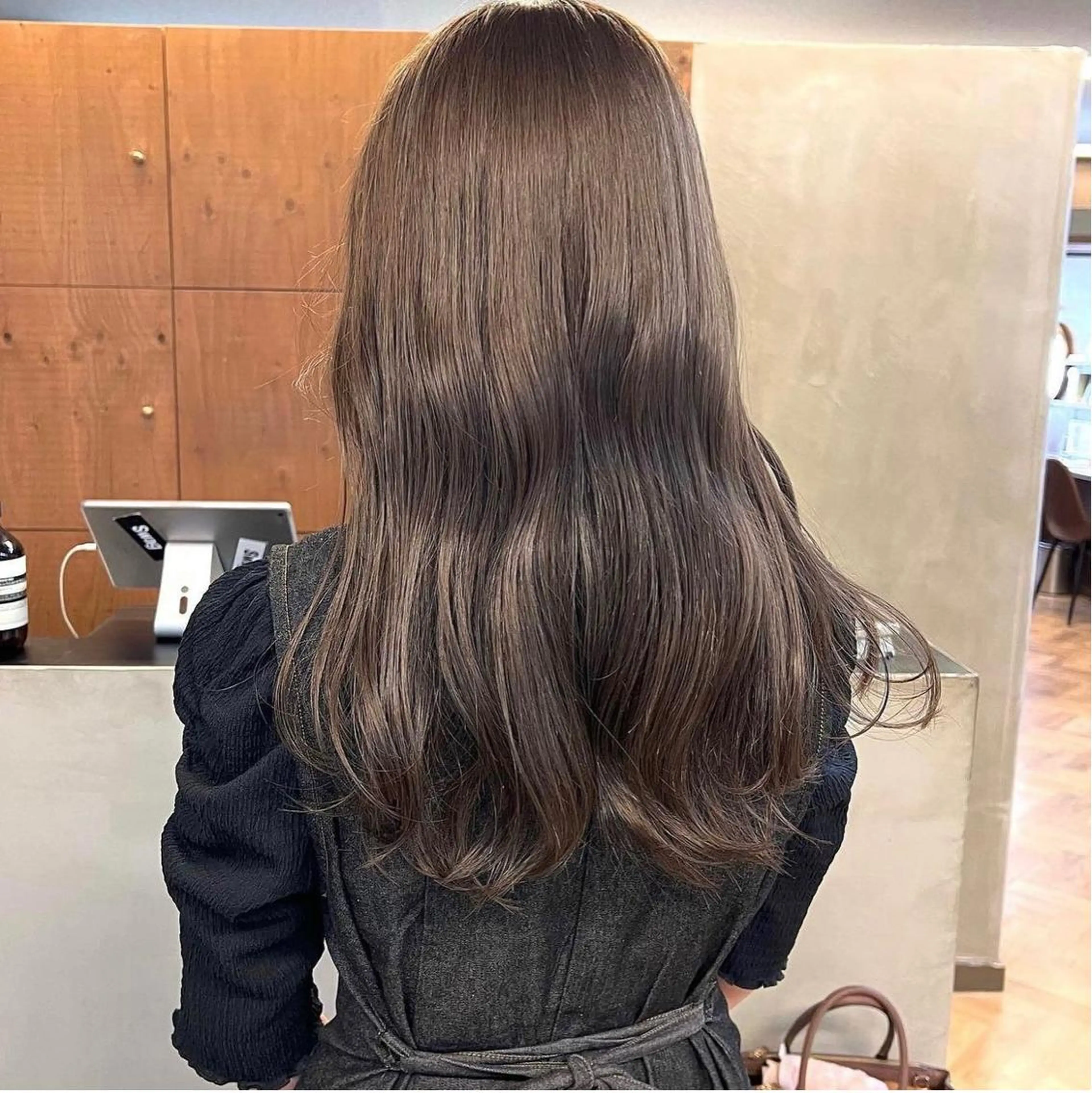 セミロング カラー パーマ ヘアアレンジ メンズ キッズ ネイル マツエク・マツパ アイブロウ 透明感カラー 眉カラー ワンカラーネイル カット ヘアカラー トリートメント 前川 朋香のヘアスタイル