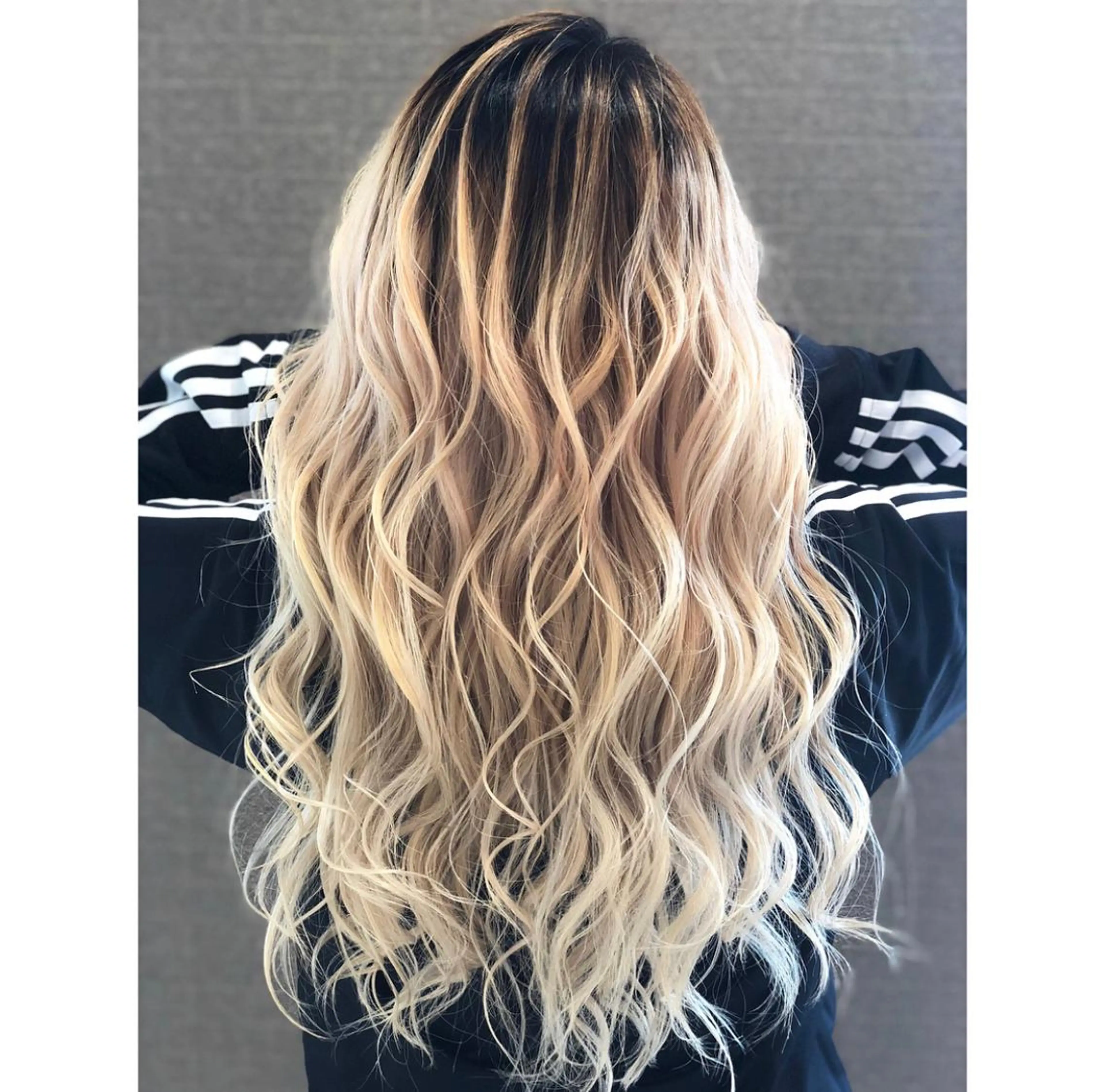 ロング カラー ヘアアレンジ バレイヤージュ ブロンド デザインカラー グラデーションカラー ハイライトカラー アンドウ ユウ/ レイヤーカット/韓国のヘアスタイル