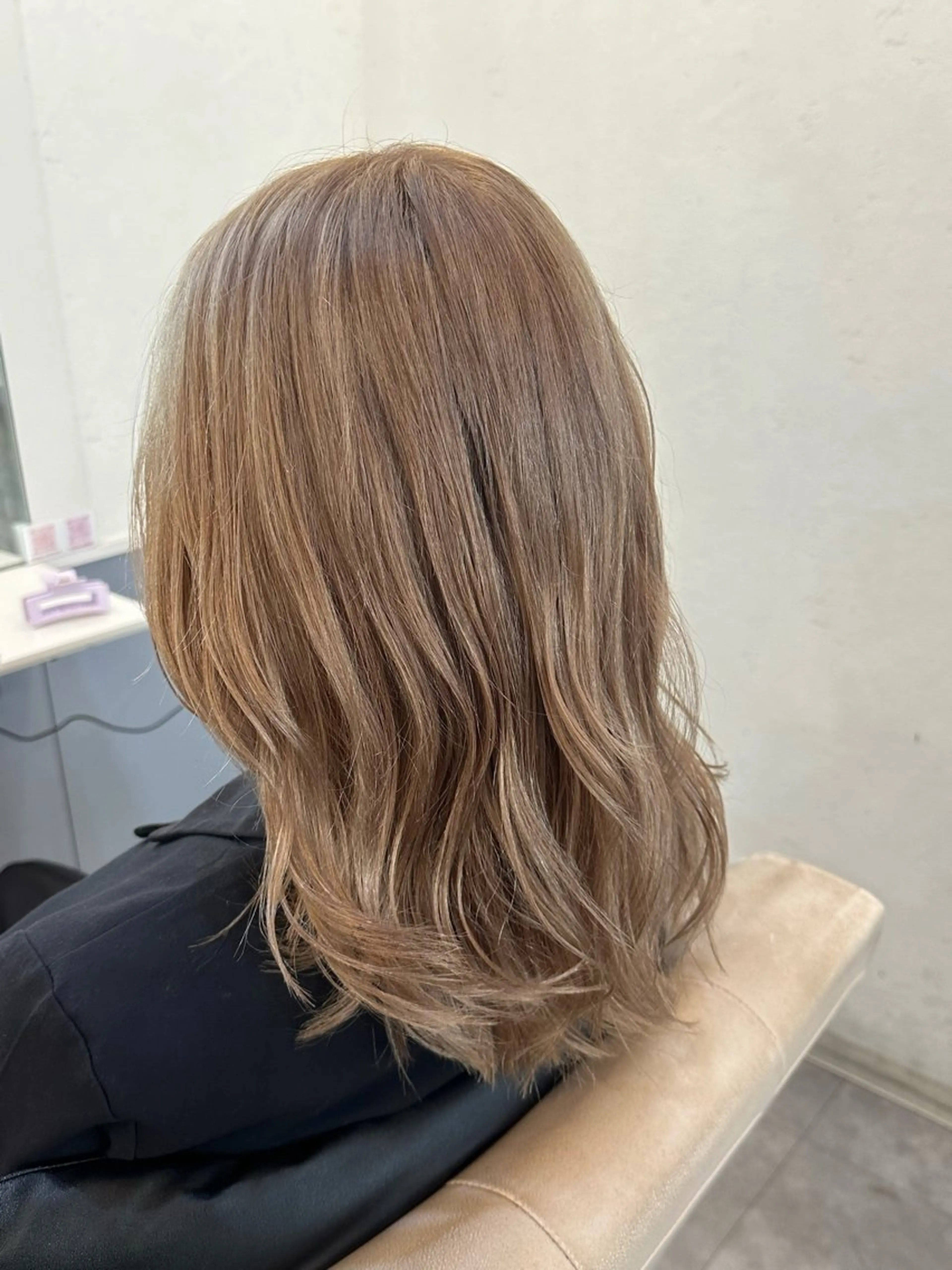 セミロング カラー ベージュカラー ブリーチ ハイトーンカラー ミルクティーベージュ カット ヘアカラー トリートメント 🩵透明感/高発色 /難波/北原佑記🌸のヘアスタイル