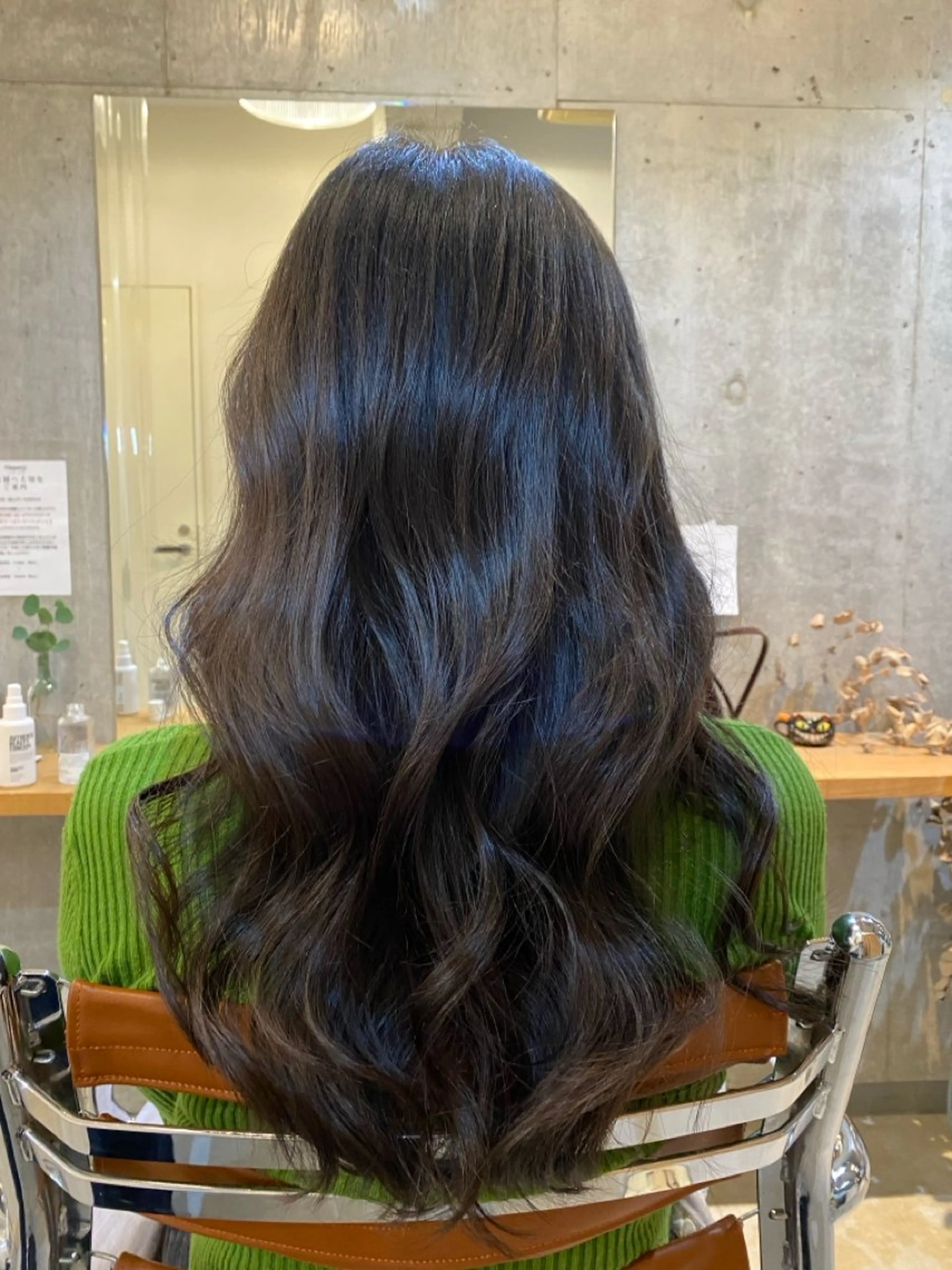 ロング タツキ／レイヤー／ パーマ／艶カラーのヘアスタイル