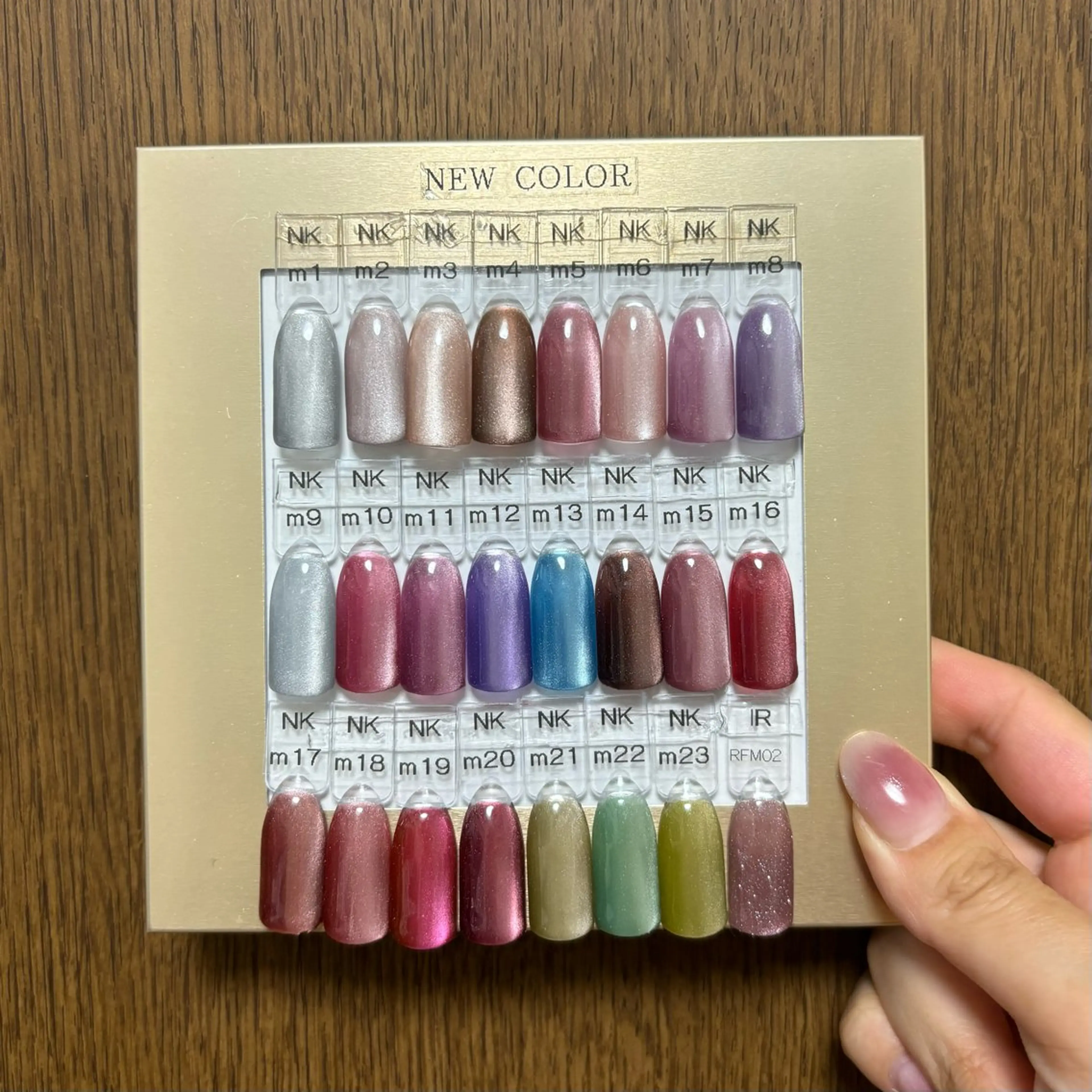 ネイル マグネットネイル ハンドネイル nailroom DIASOMNIAのネイルデザイン