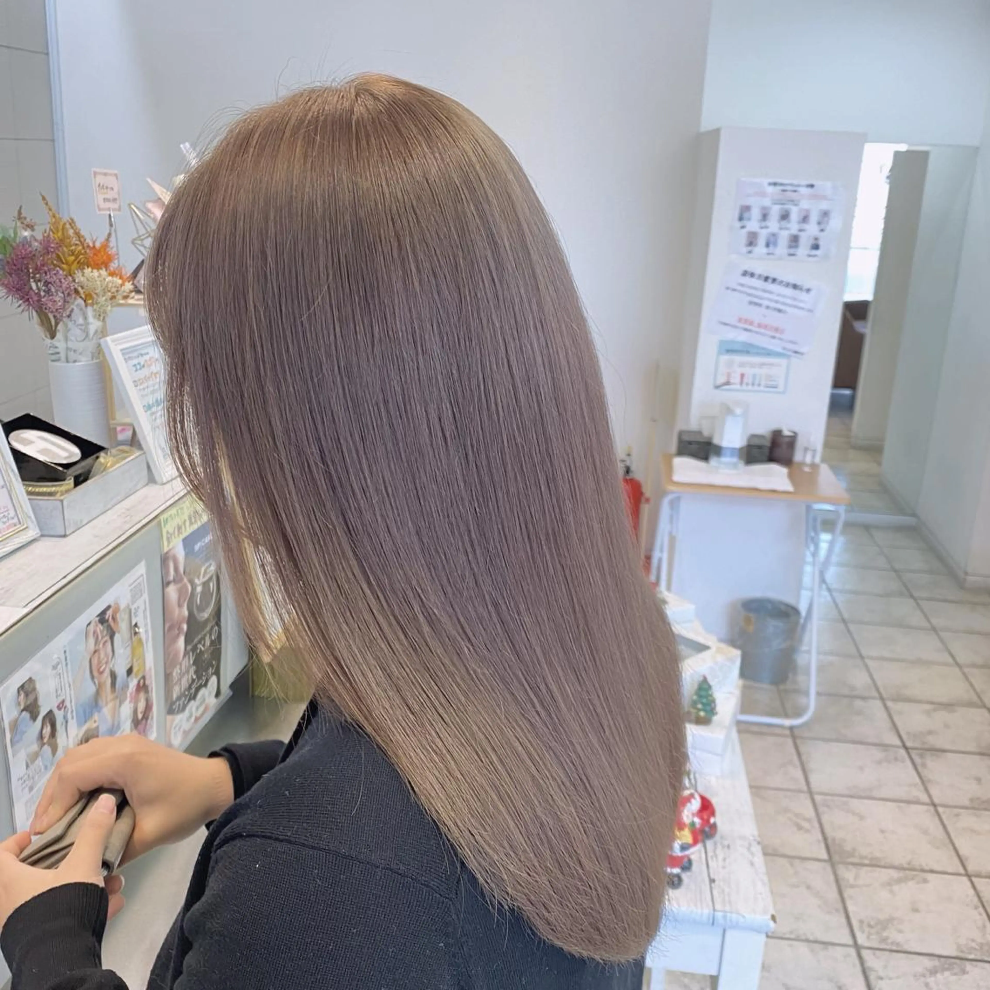 ロング カラー 渡邊 唯のヘアスタイル