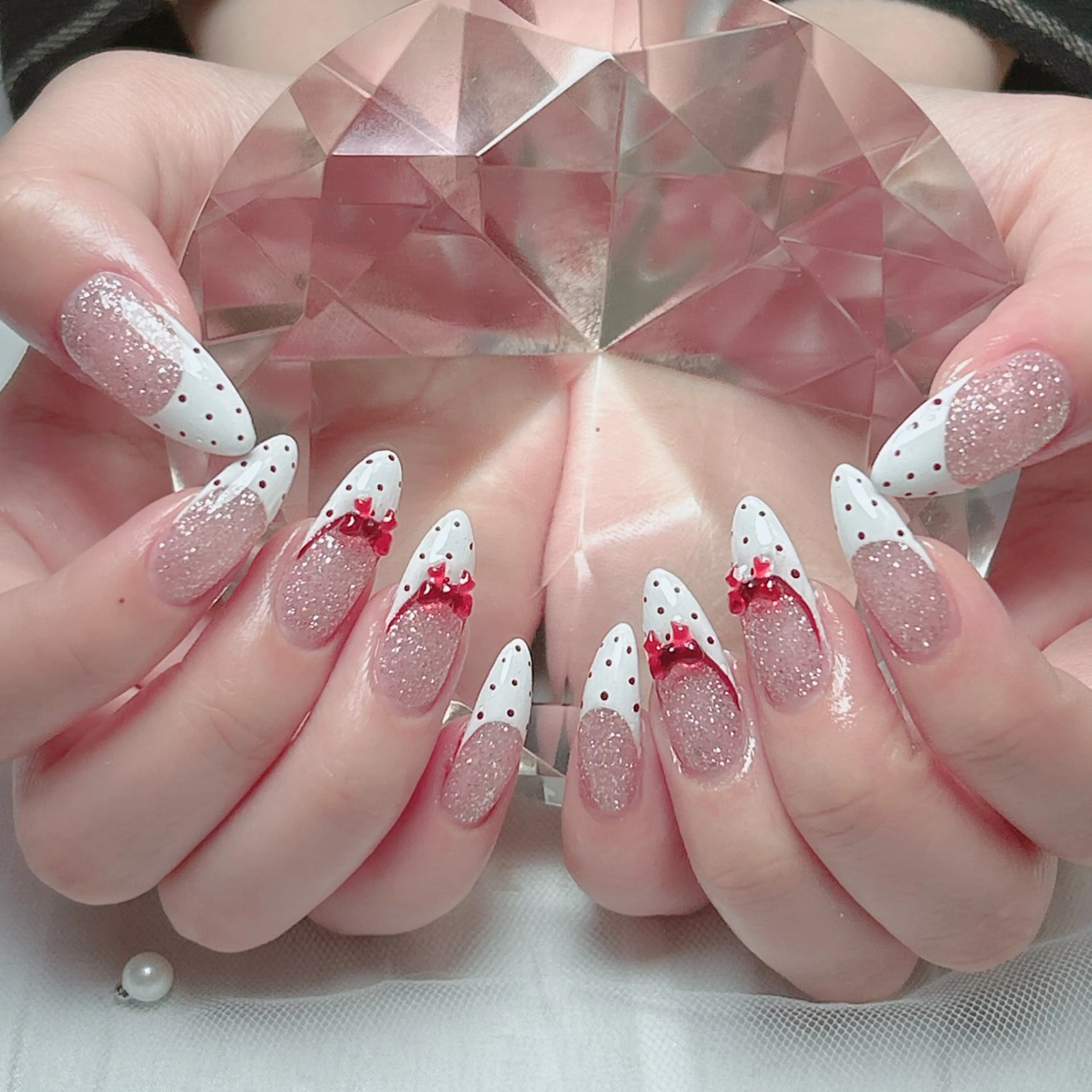 ネイル オーロラネイル フラワーネイル フレンチネイル キラキラネイル ラメ(グリッター) ハンドネイル Cute Tips nailのネイルデザイン