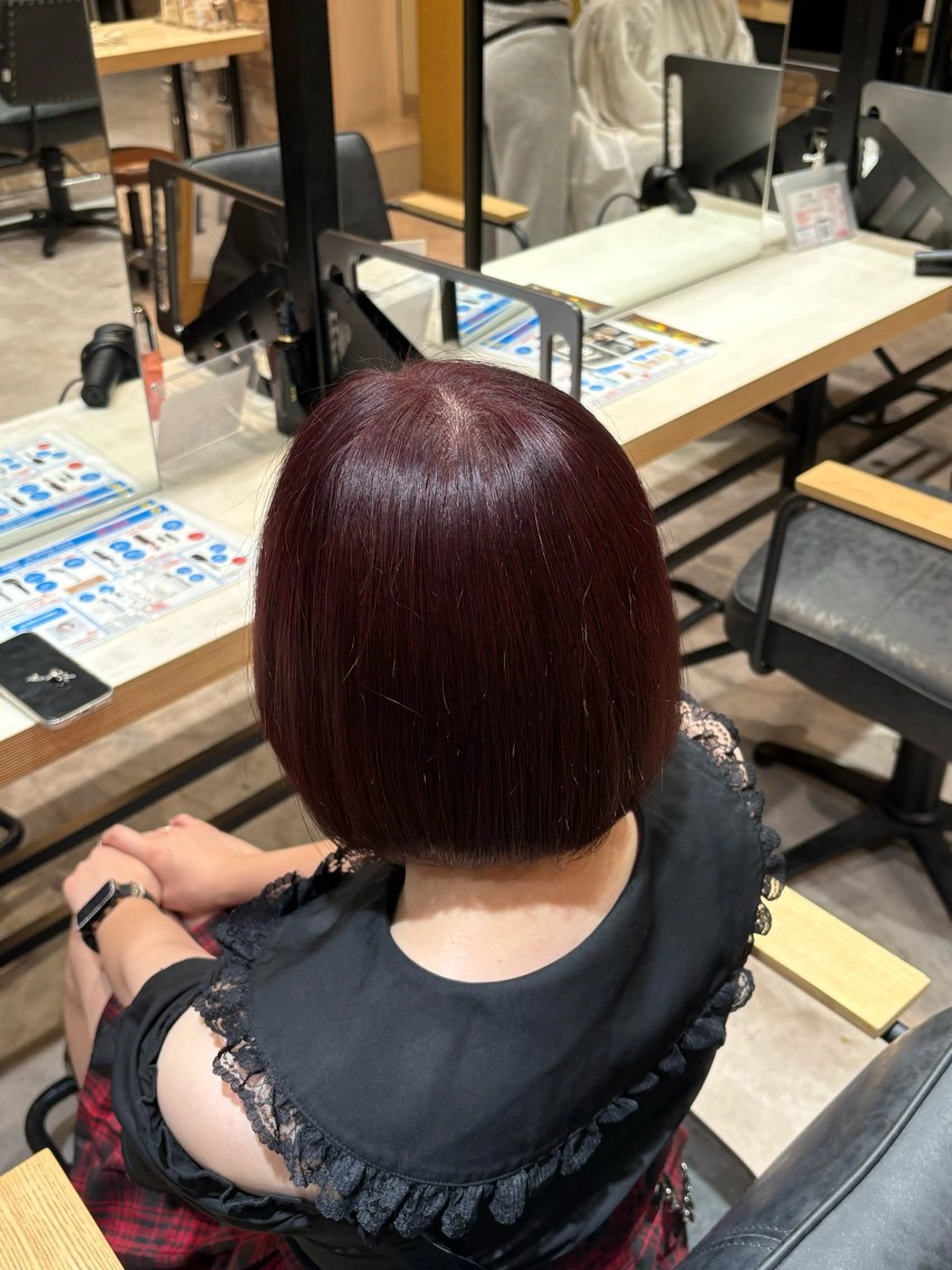 セミロング フェザー/シャドウ/ 酸性ストレートのヘアスタイル