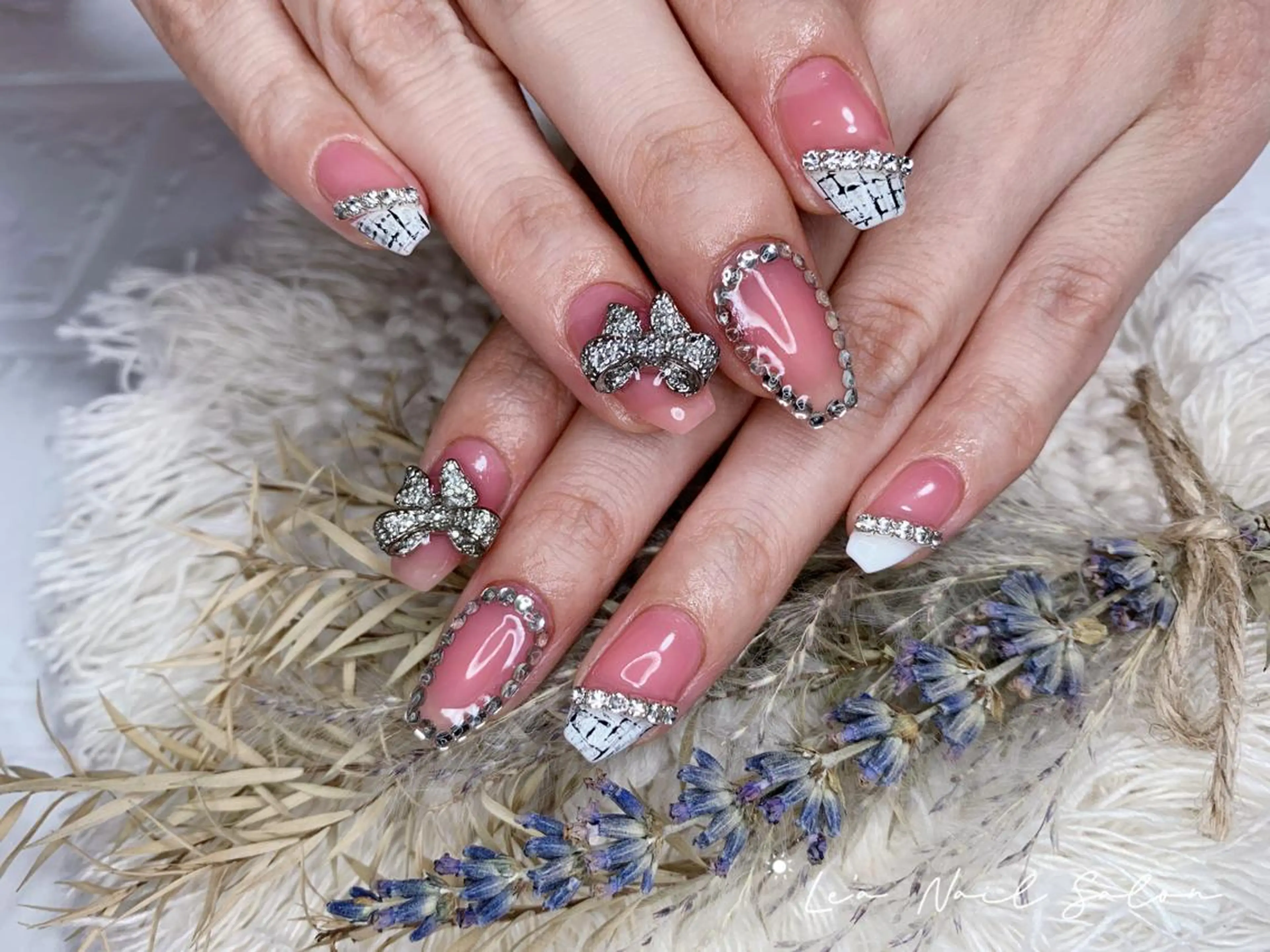 ショート カラー ネイル Le’a NailSalonのネイルデザイン