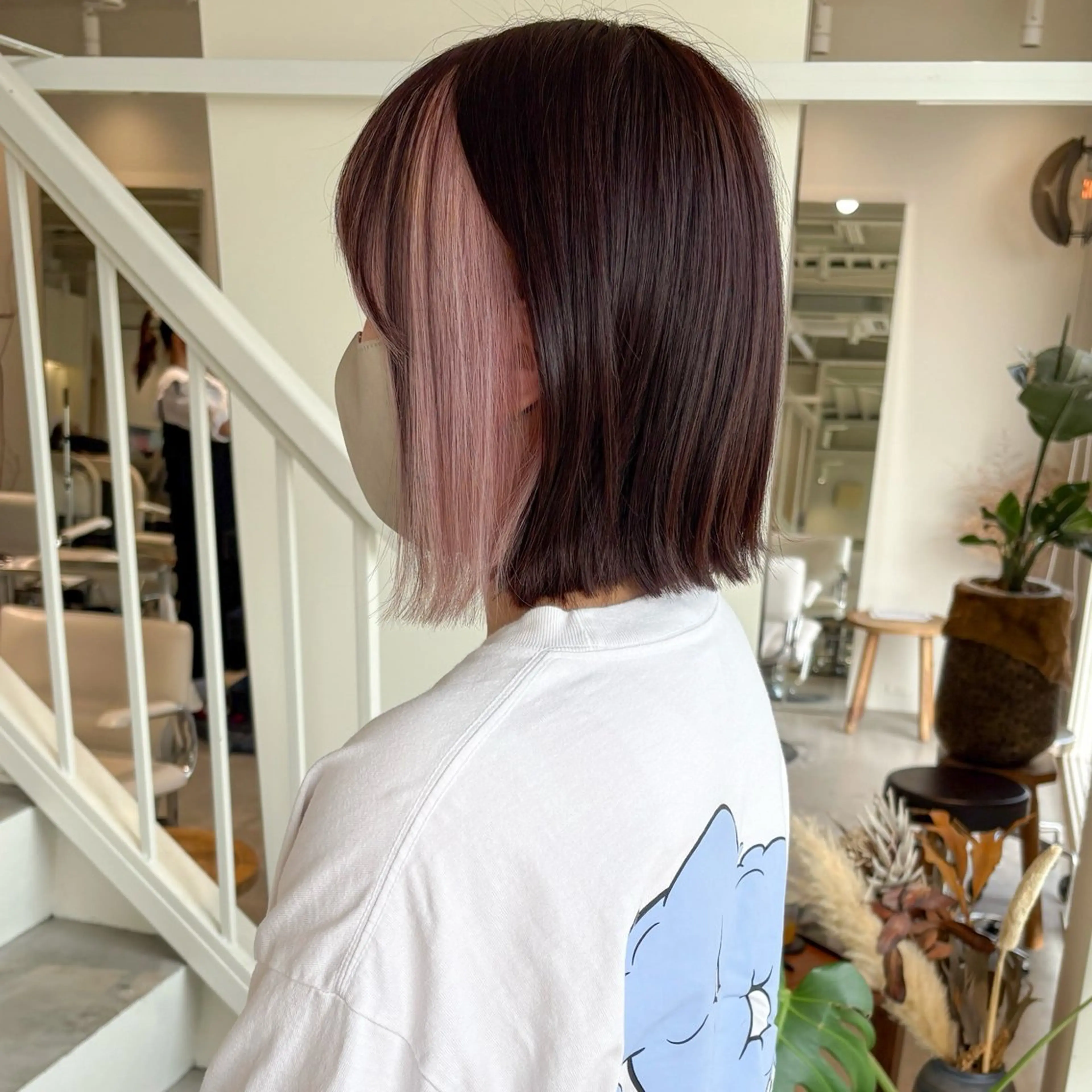 ショート カラー ブラウンカラー インナーカラー ピンクカラー ピンクブラウン ホワイトピンク 安西 香利奈のヘアスタイル