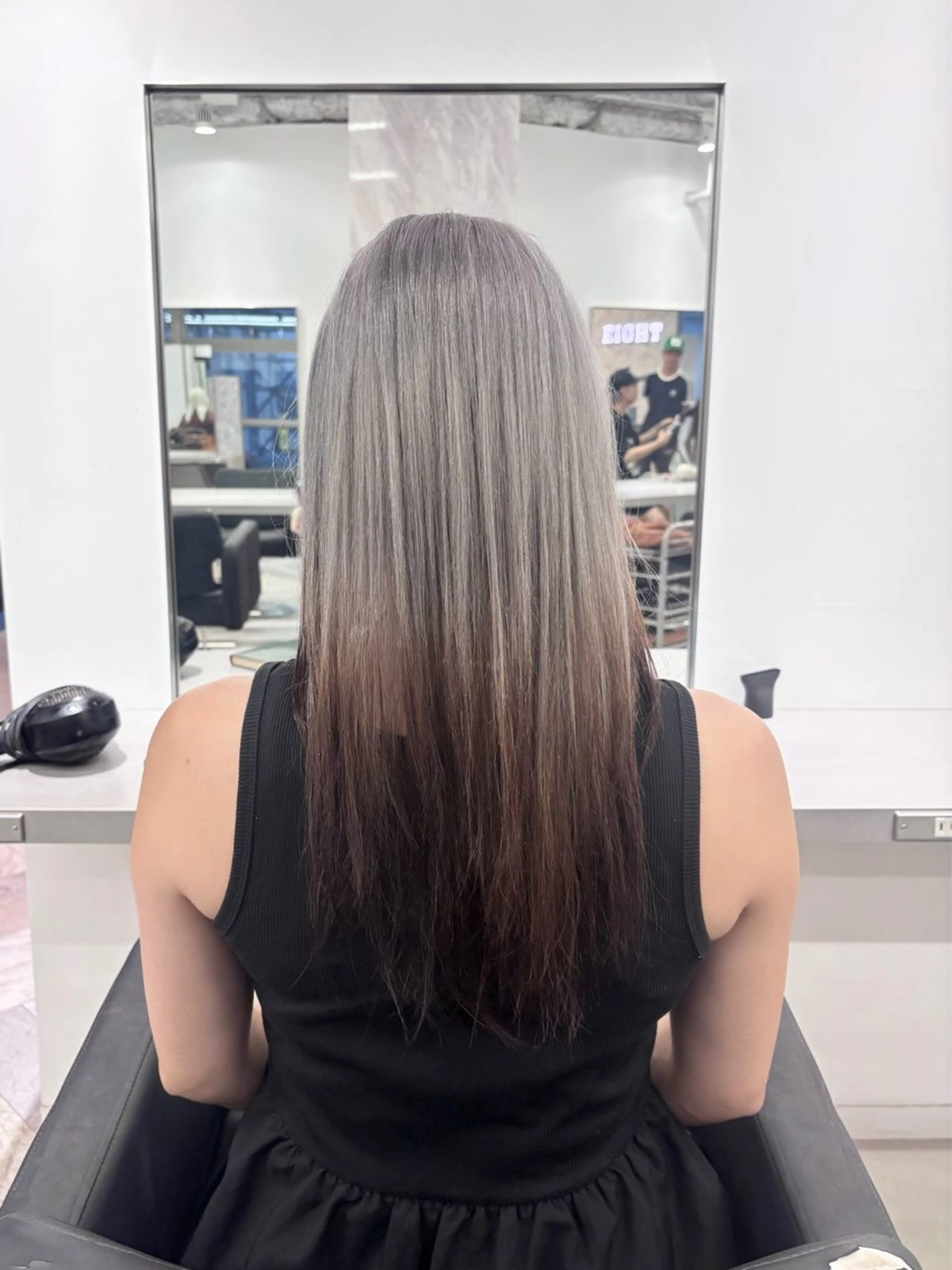 ロング カラー ヘアカラー トリートメント EIGHT ／SHU🩶のヘアスタイル