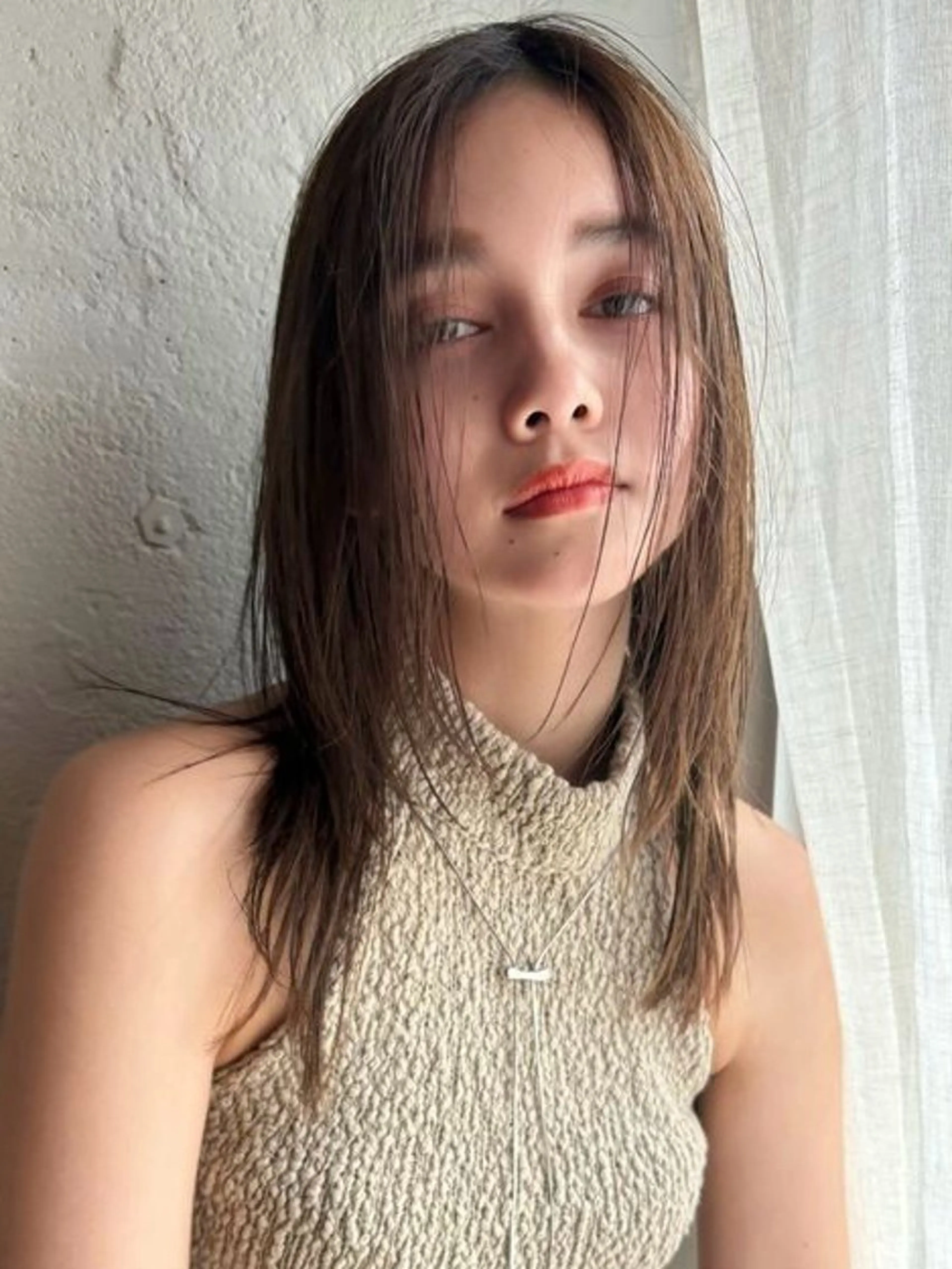 セミロング ひなこ / 艶カラーのヘアスタイル