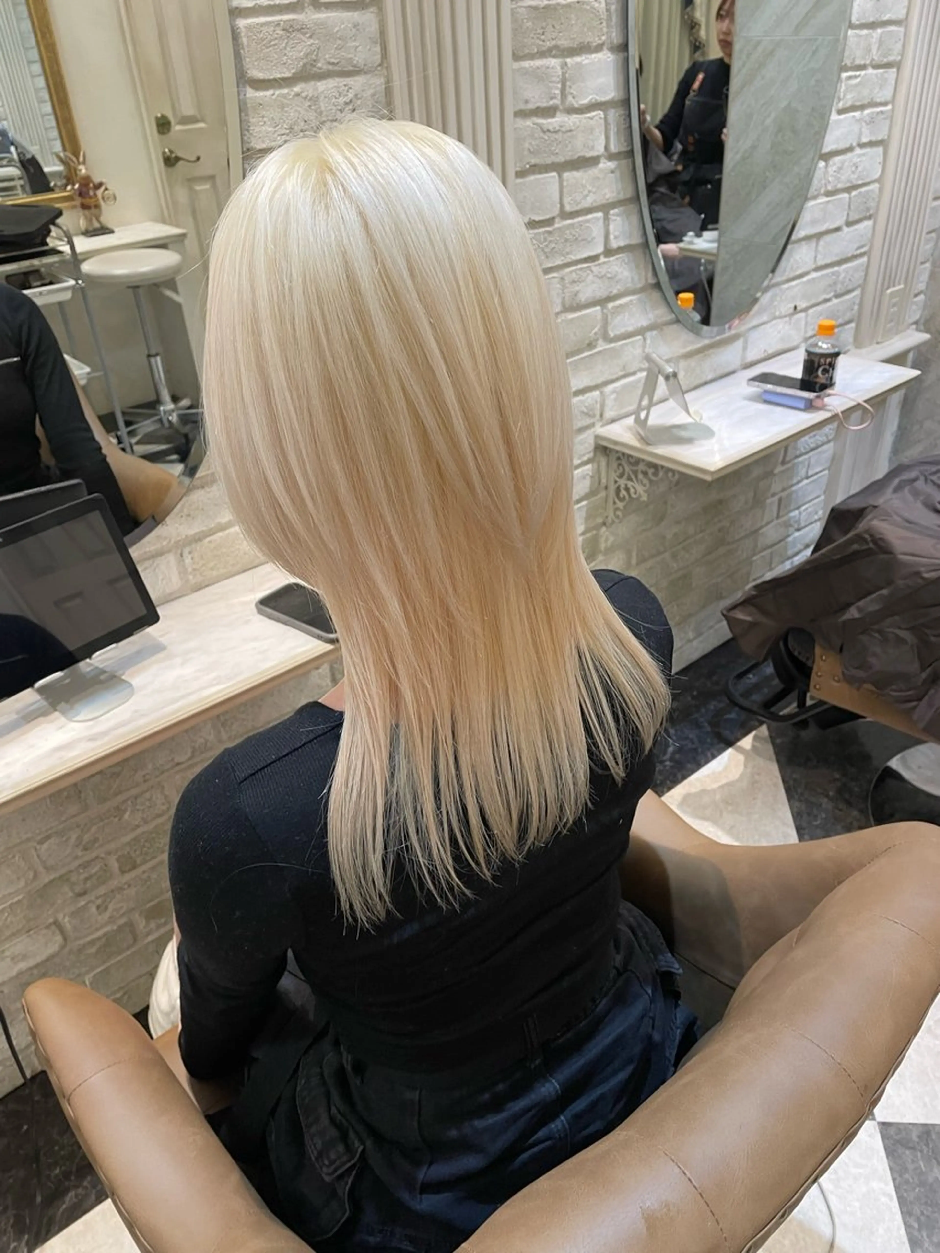 履歴修正(黒染め、縮毛矯正等)トリプルカラー+カット+リペアトリートメントの写真