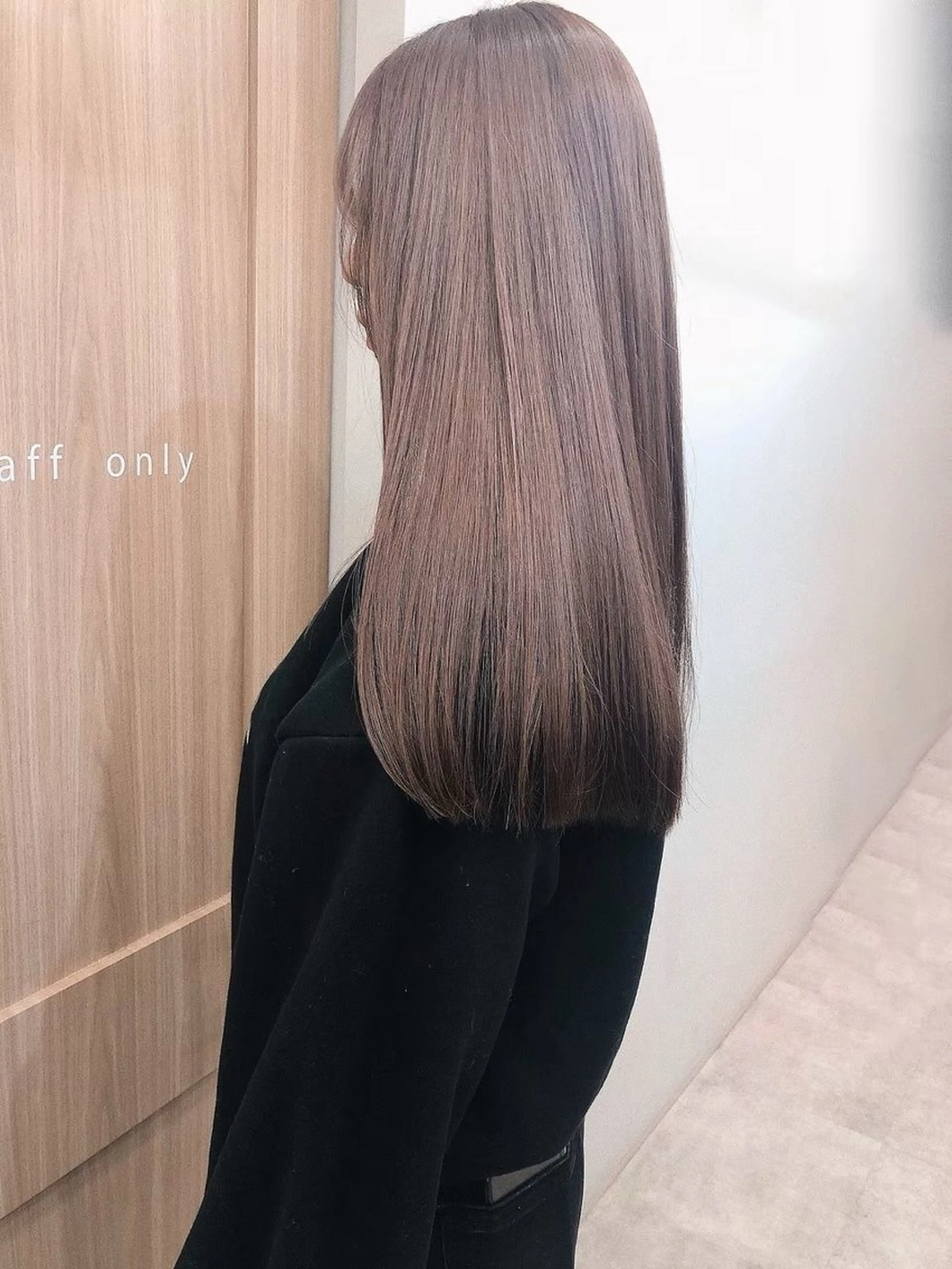 ロング カラー ブリーチ グレージュ ヘアカラー トリートメント レイヤー/ベージュ/ どますず🌺のヘアスタイル