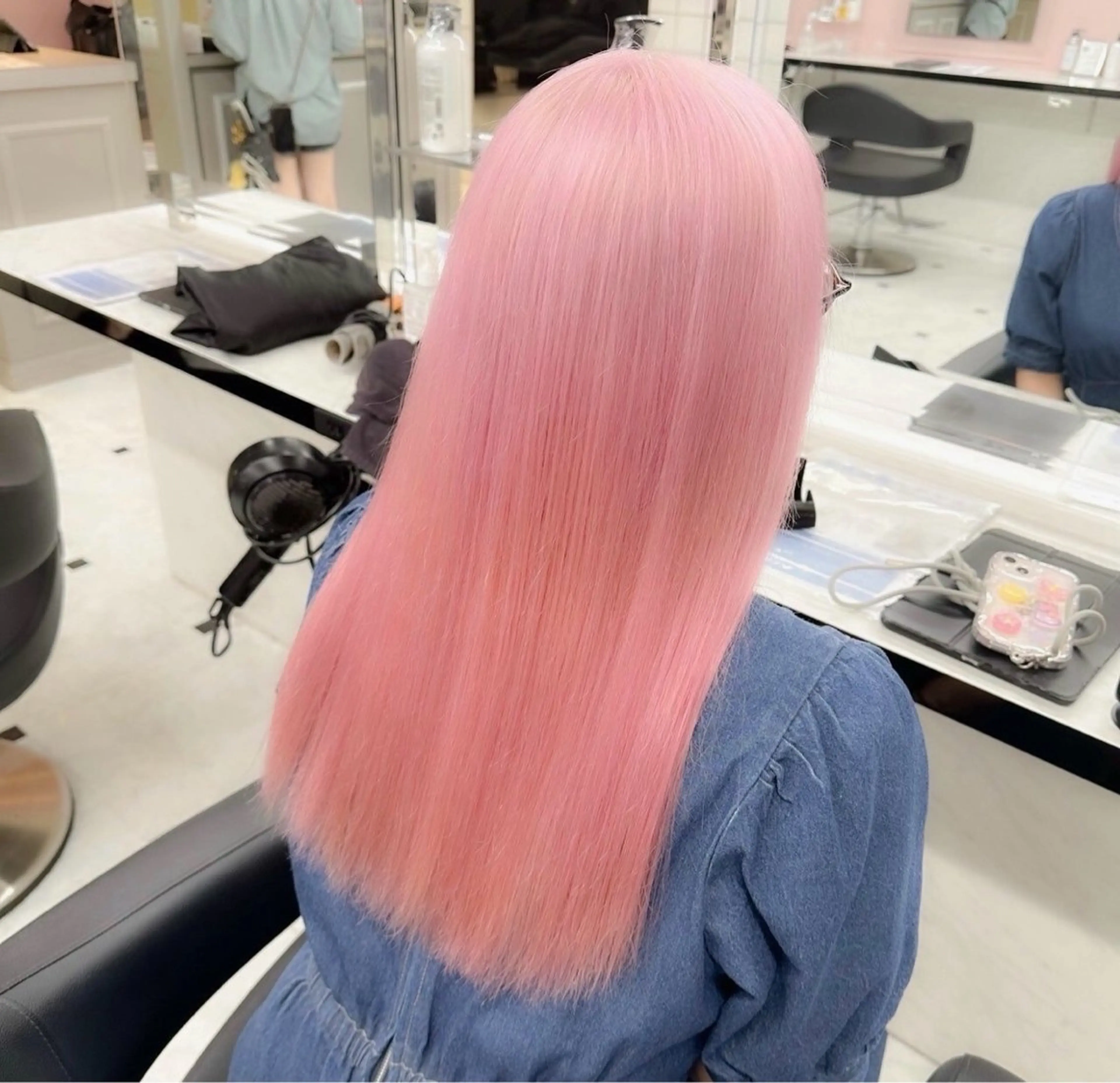 セミロング カラー ヘアアレンジ ブリーチ 透明感カラー オレンジ ピンクカラー 🫧モテる💗ダメー ジレスハイトーン🫧のヘアスタイル