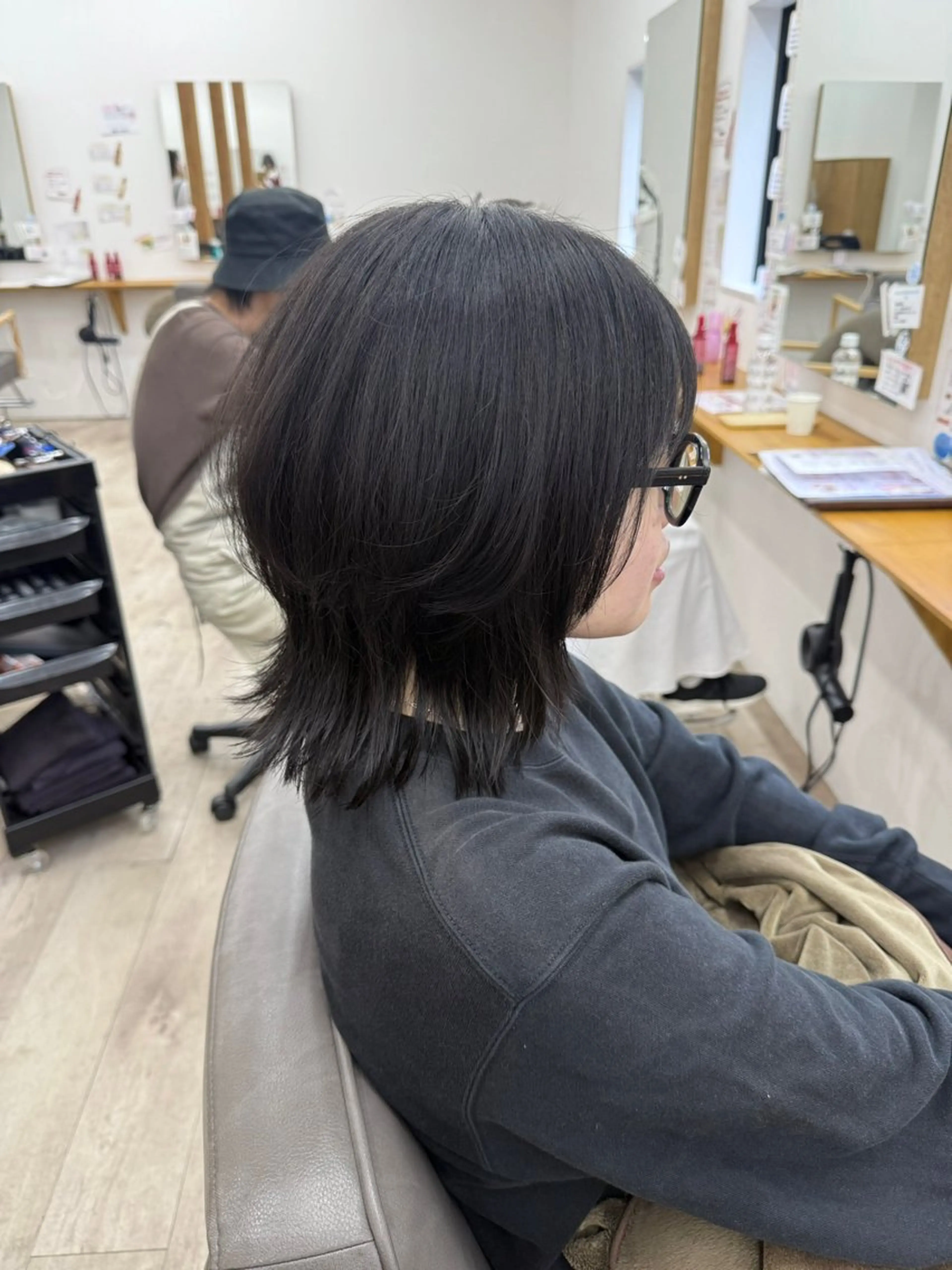 ミディアム レイヤーカット ウルフカット ウルフレイヤー カット ヘアカラー ちほ/顔周りレイヤー /ベージュカラーのヘアスタイル