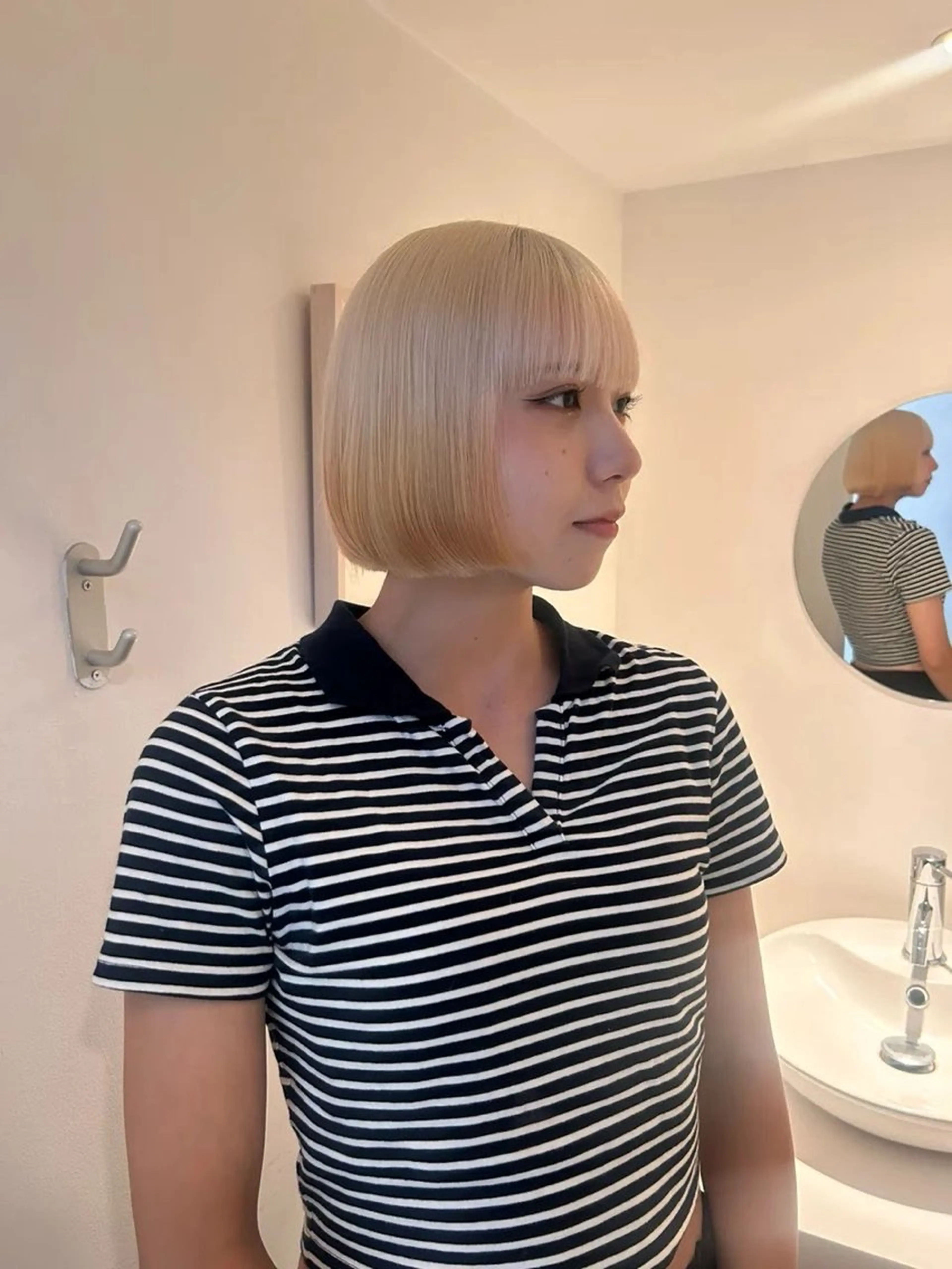 ミディアム かがやしづ ⭐️ハイトーンのヘアスタイル