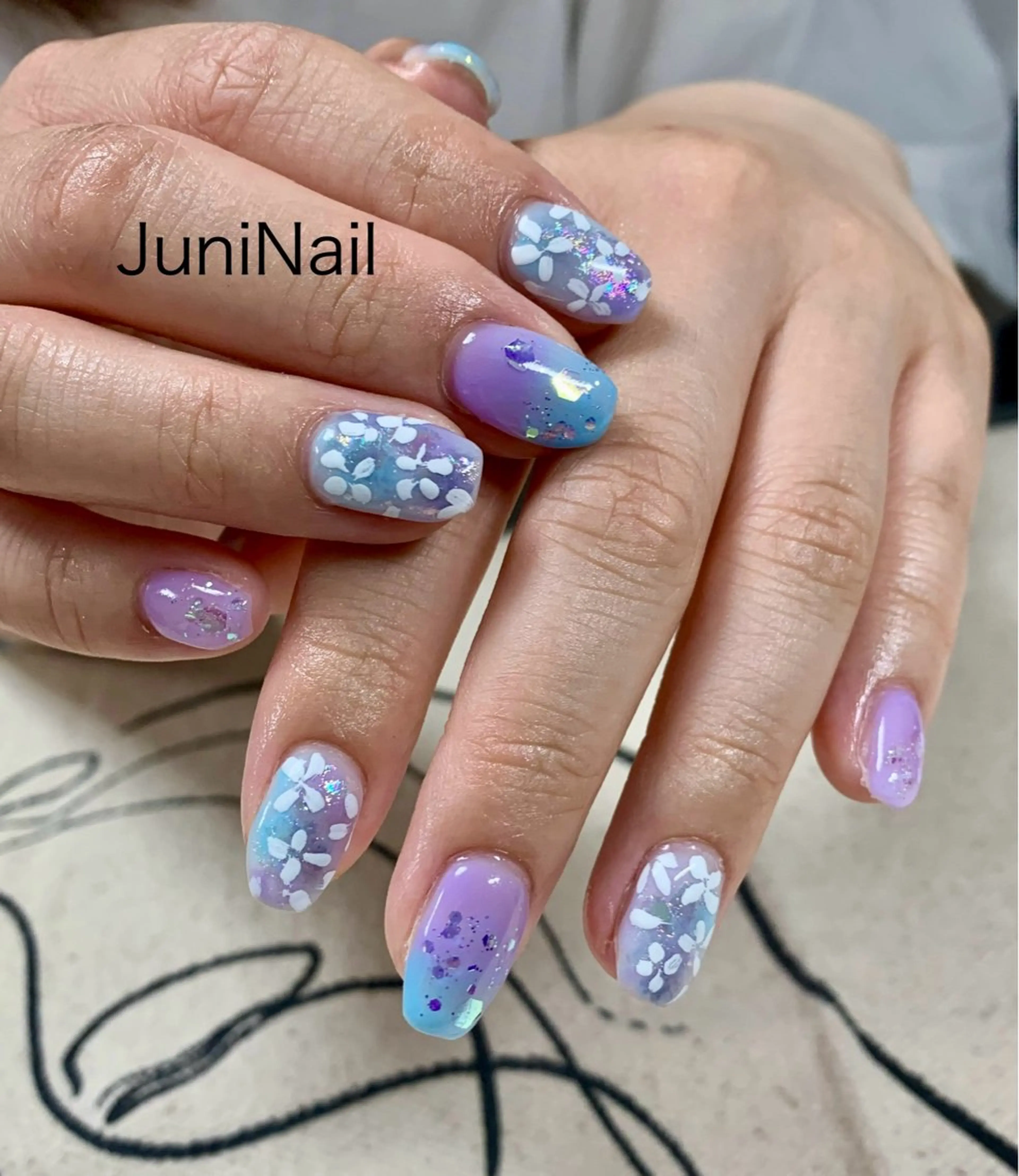 ネイル オーロラネイル クリアネイル 成人式 フラッシュネイル 氷ネイル・うるうるネイル ハンドネイル JuniNail 주니네일🇰🇷suのネイルデザイン