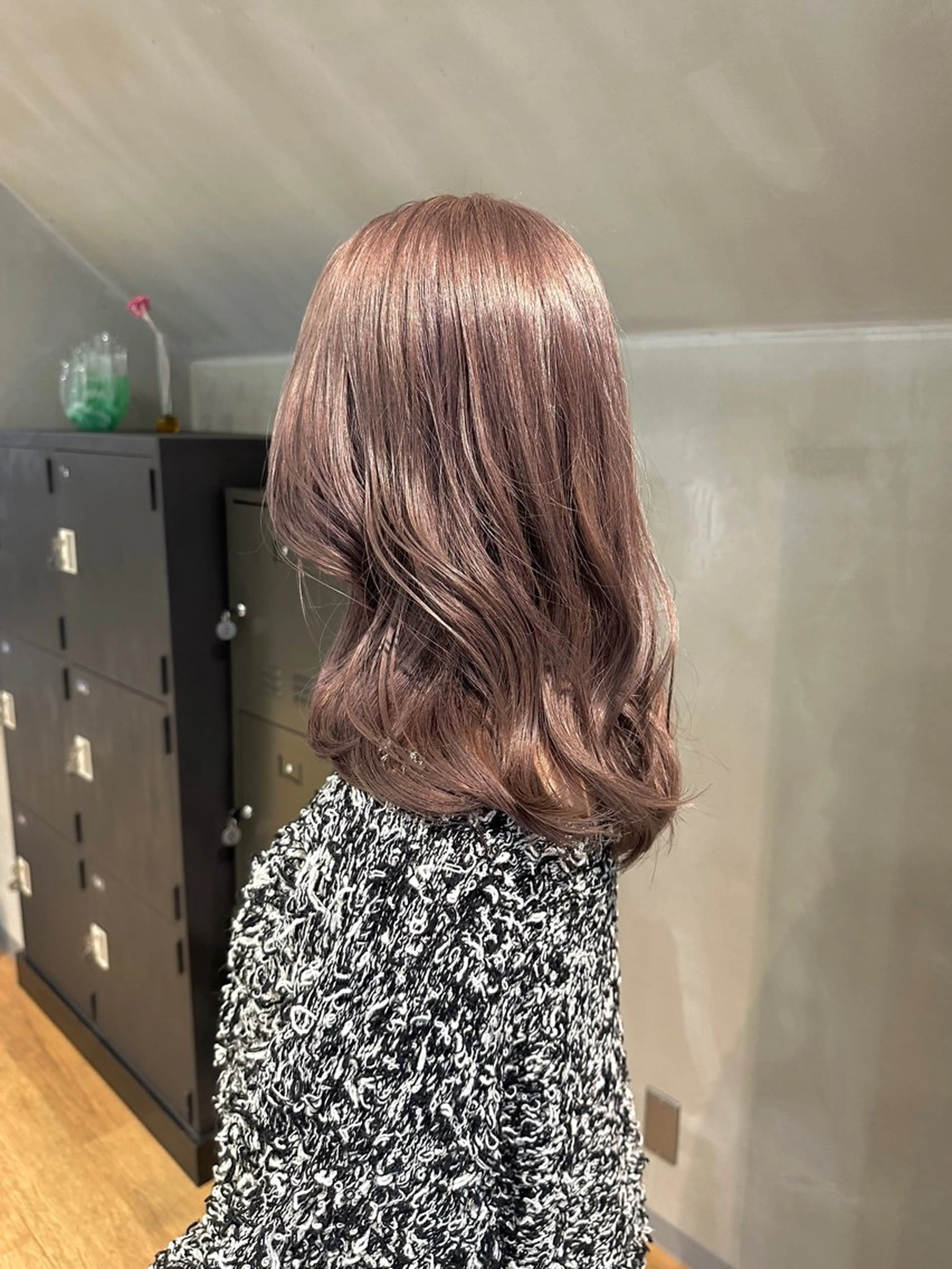 セミロング ヘアカラー mei🪽 カラーモデルのヘアスタイル