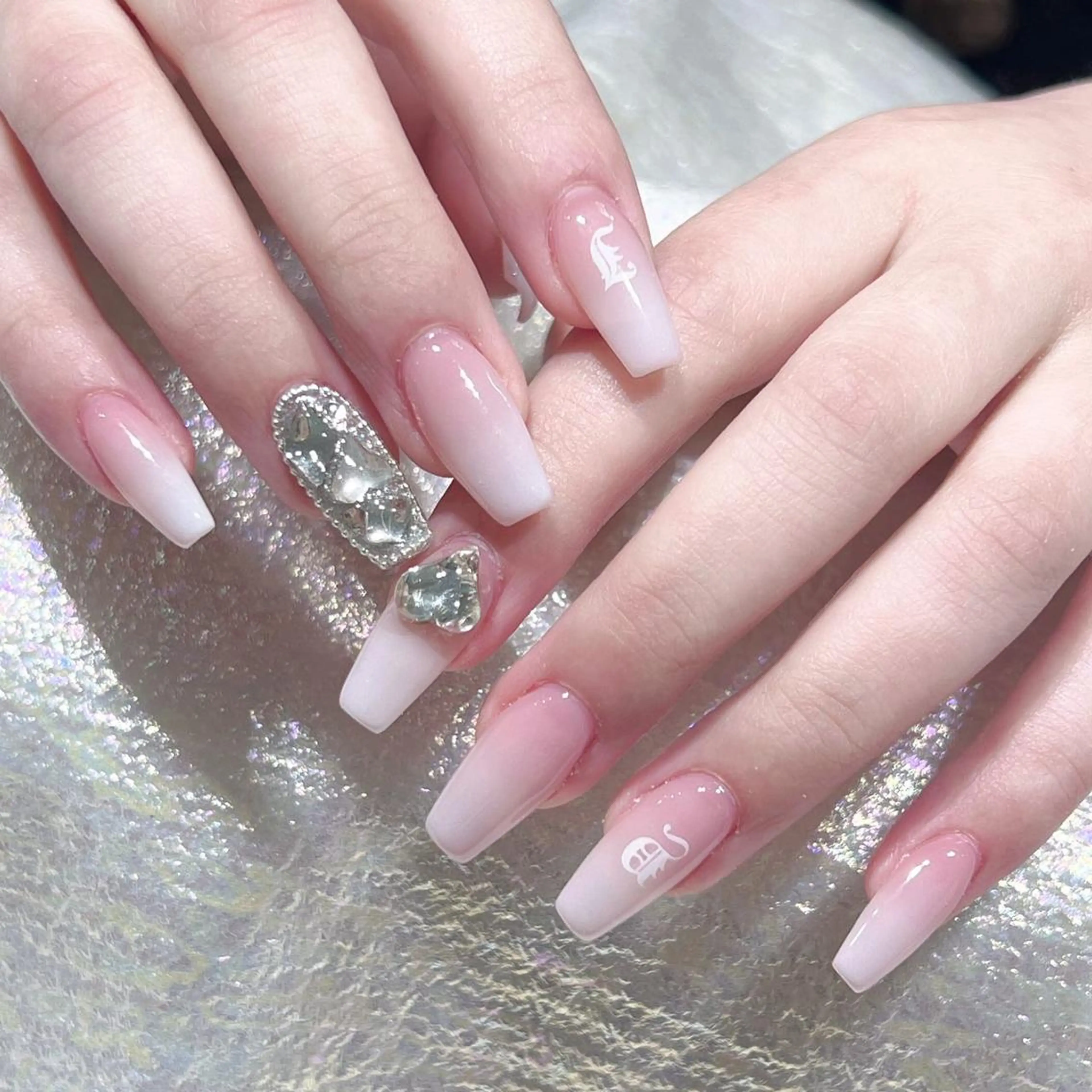 ネイル ハンドネイル Queens ciciのネイルデザイン