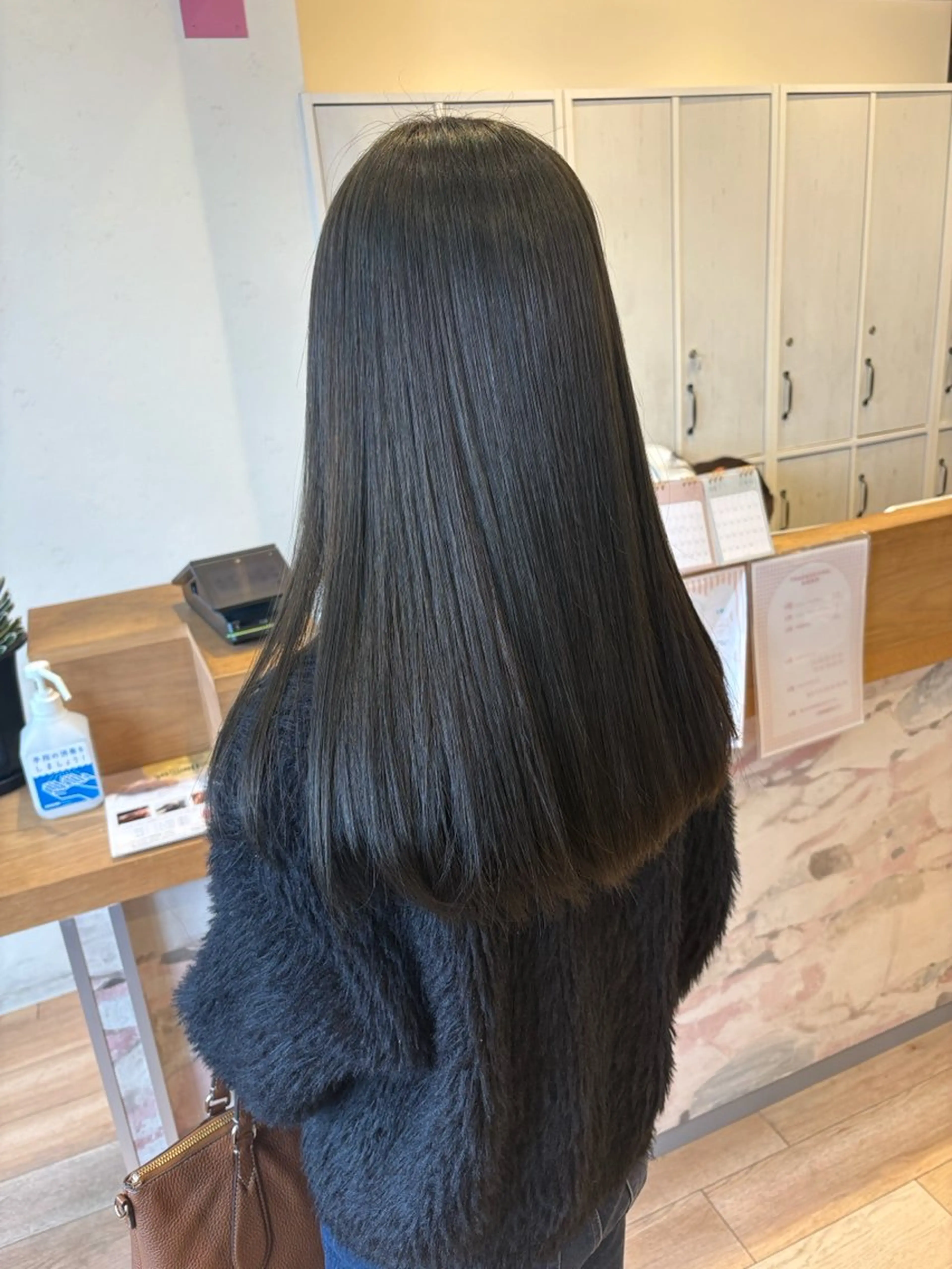 ミディアム カラー グレージュ オリーブグレージュ オリーブグレー 田中 紫苑のヘアスタイル