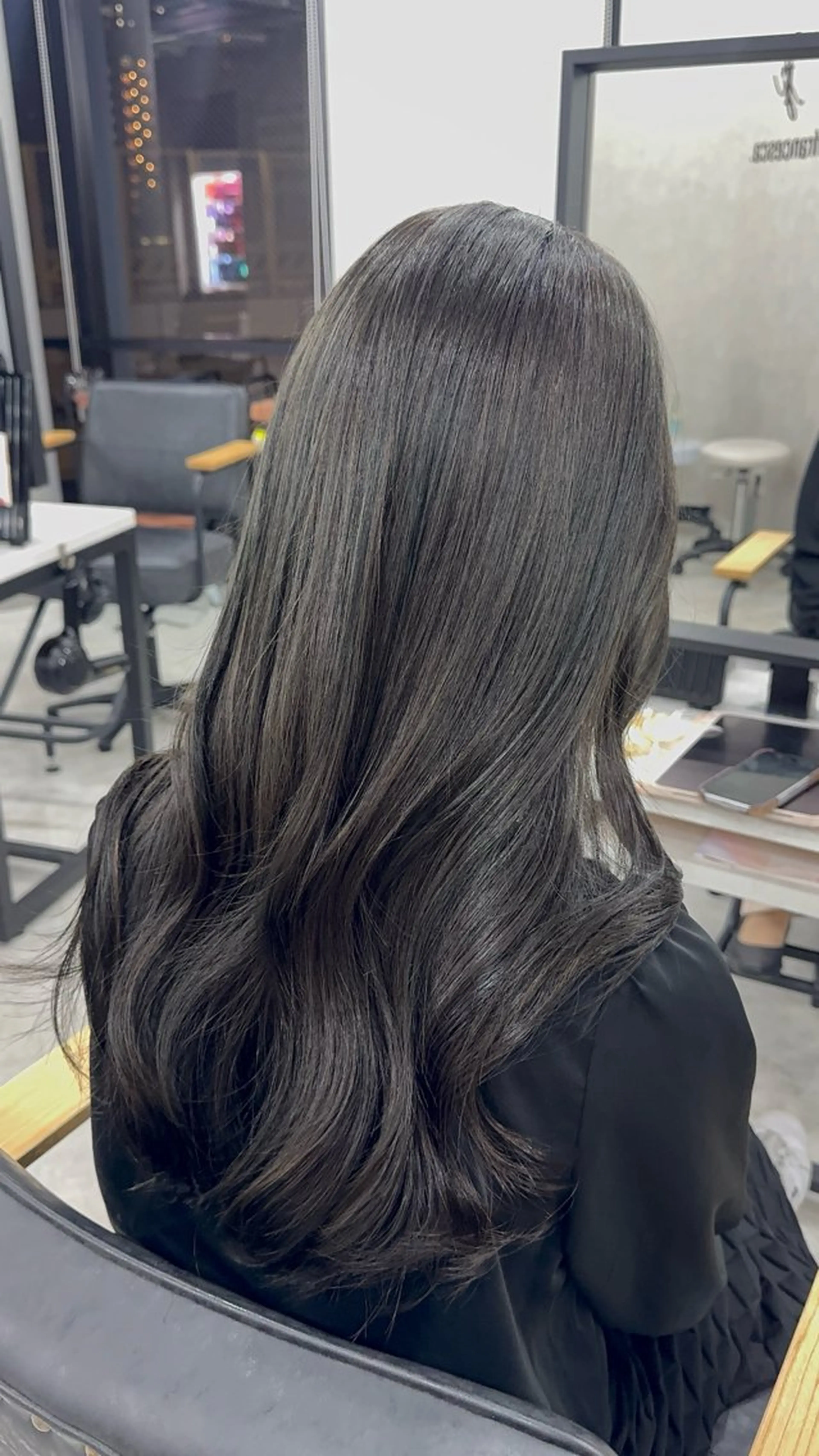 ロング カラー アッシュ アッシュブラウン ベージュカラー 黒髪 ブリーチ カット ヘアカラー トリートメント 赤み無し柔らかカラー 【梅田】madokaのヘアスタイル