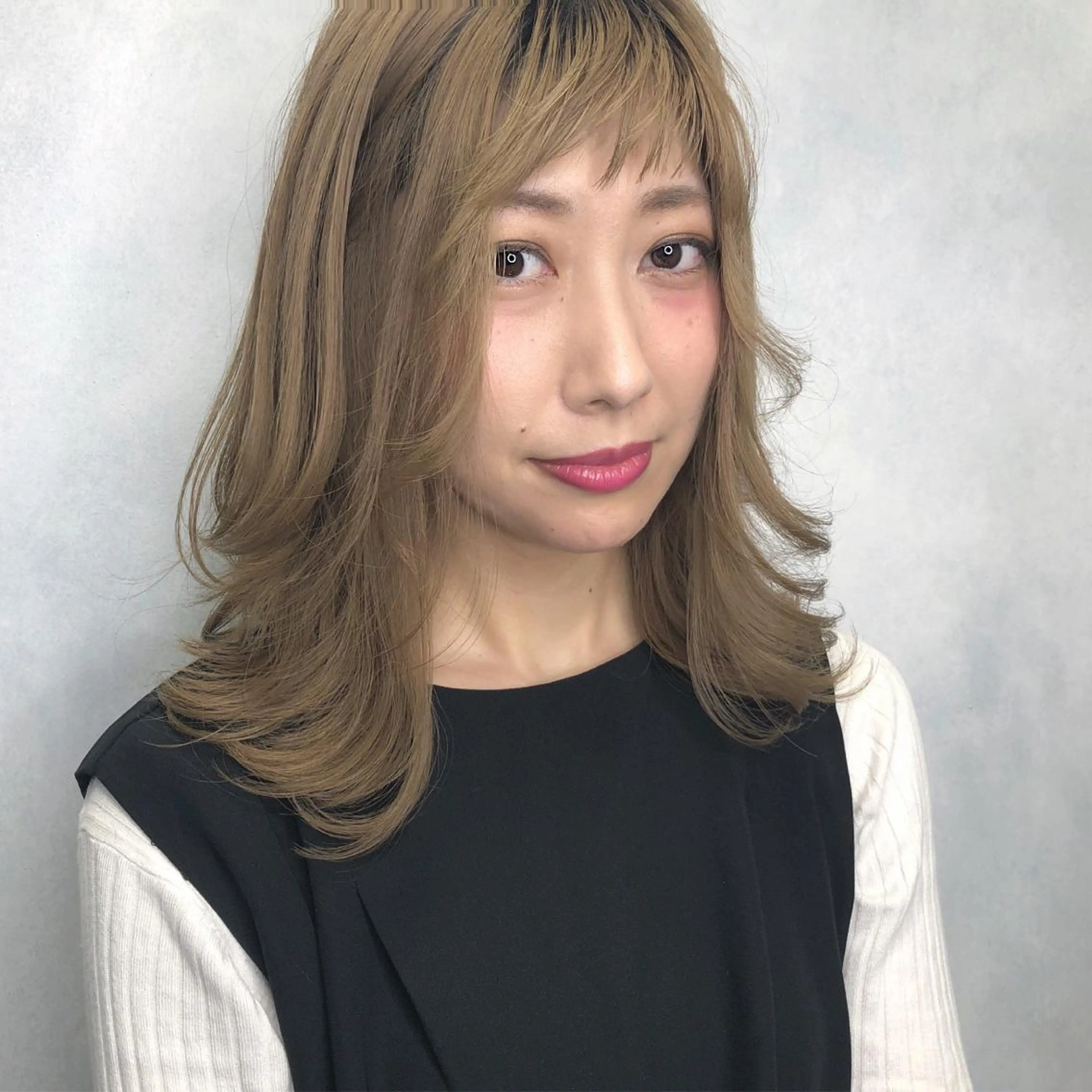 セミロング カラー レイヤーカット ORIKA 美容室のヘアスタイル