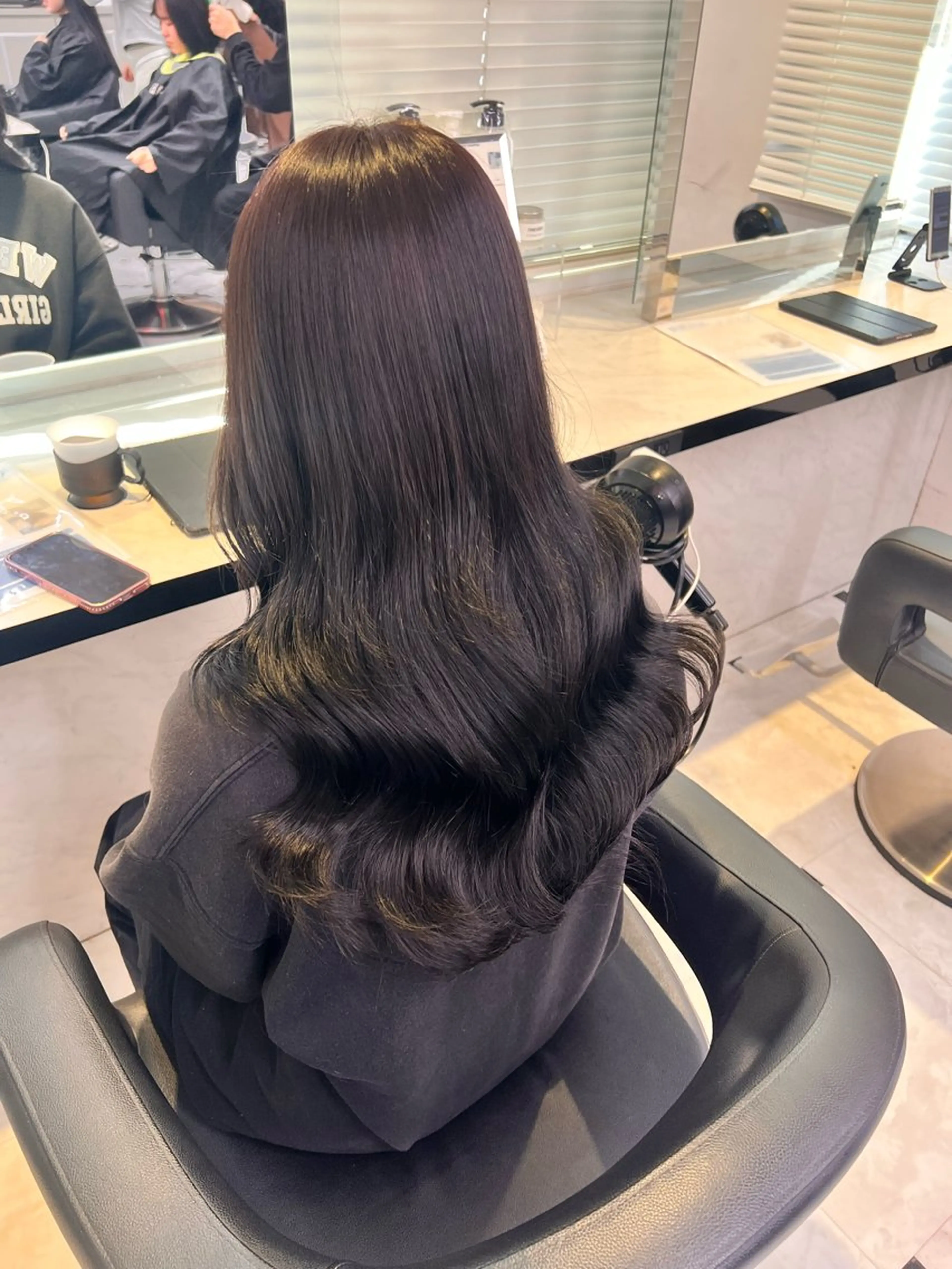 ロング カラー ヘアアレンジ ブリーチ ブリーチなしカラー 髪質改善 ロング トリートメント 韓国風グレージュ 🤍たくみ🤍のヘアスタイル