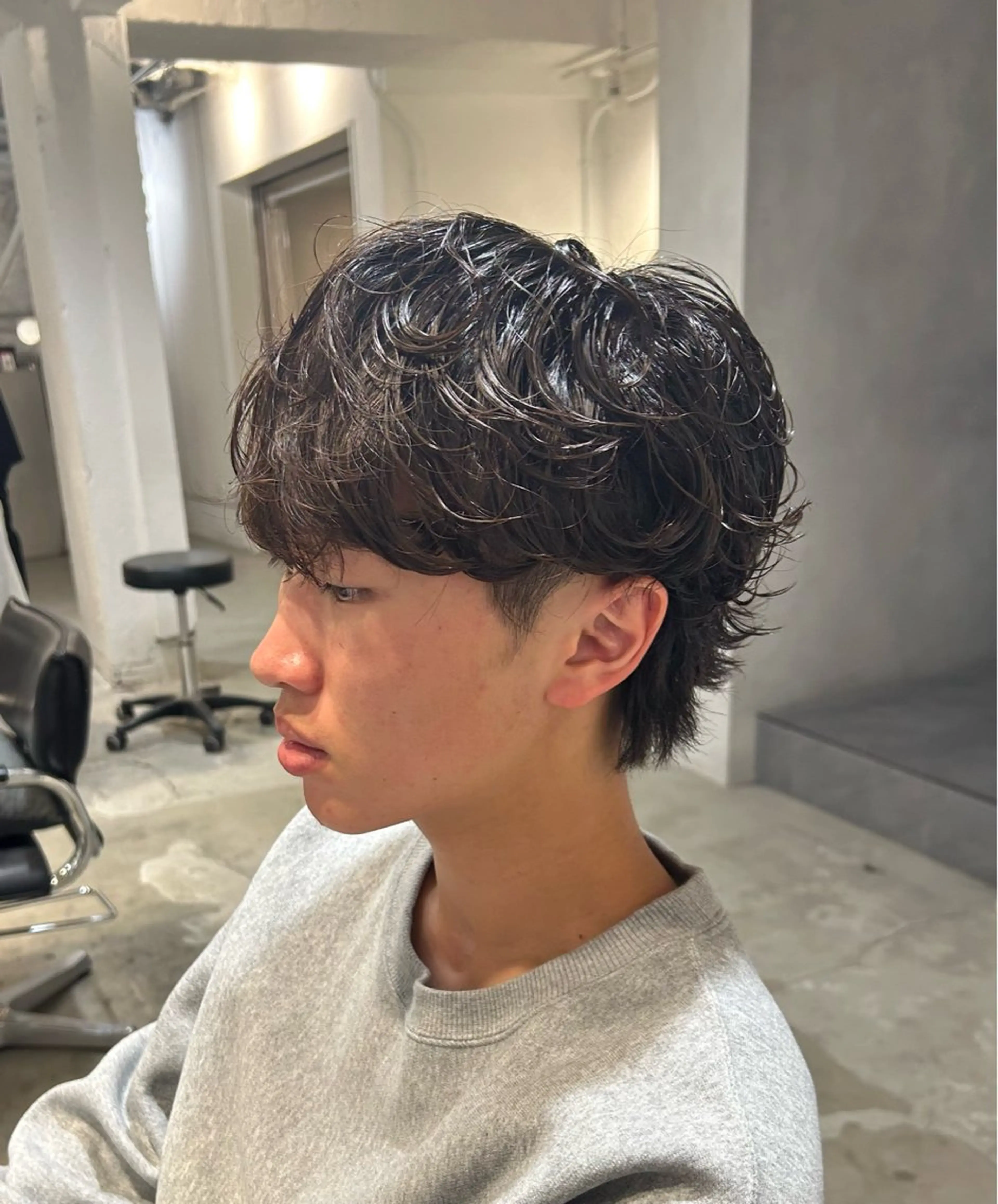 パーマ メンズ ビジネス センターパート フェードカット フェザーパーマ メンズ韓国風 カット パーマ メンズパーマ💈藤田 晃志のヘアスタイル