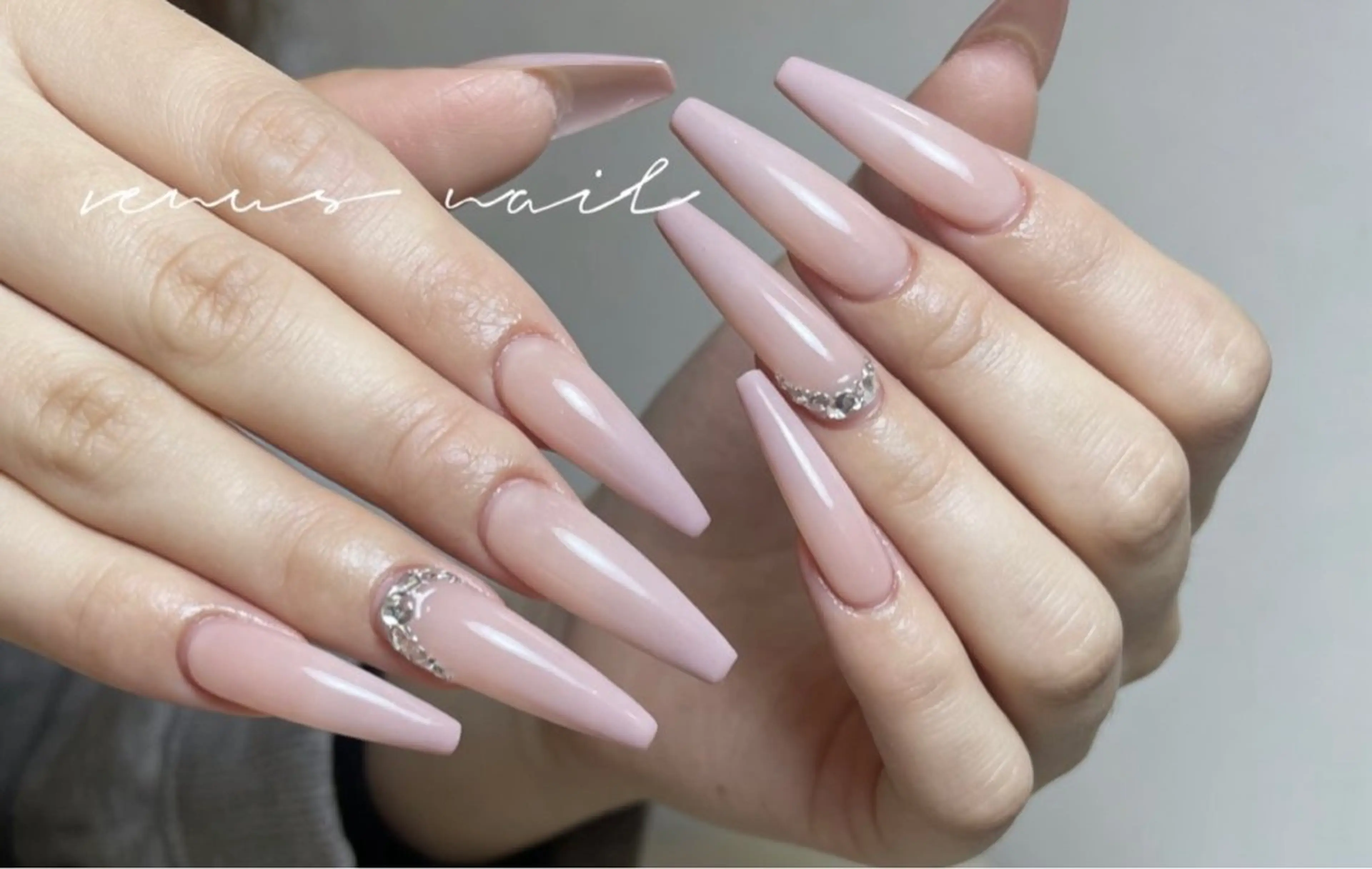 ネイル ストーンネイル venus nail所属・venus nail チップ長さ出し専門店のネイルデザイン