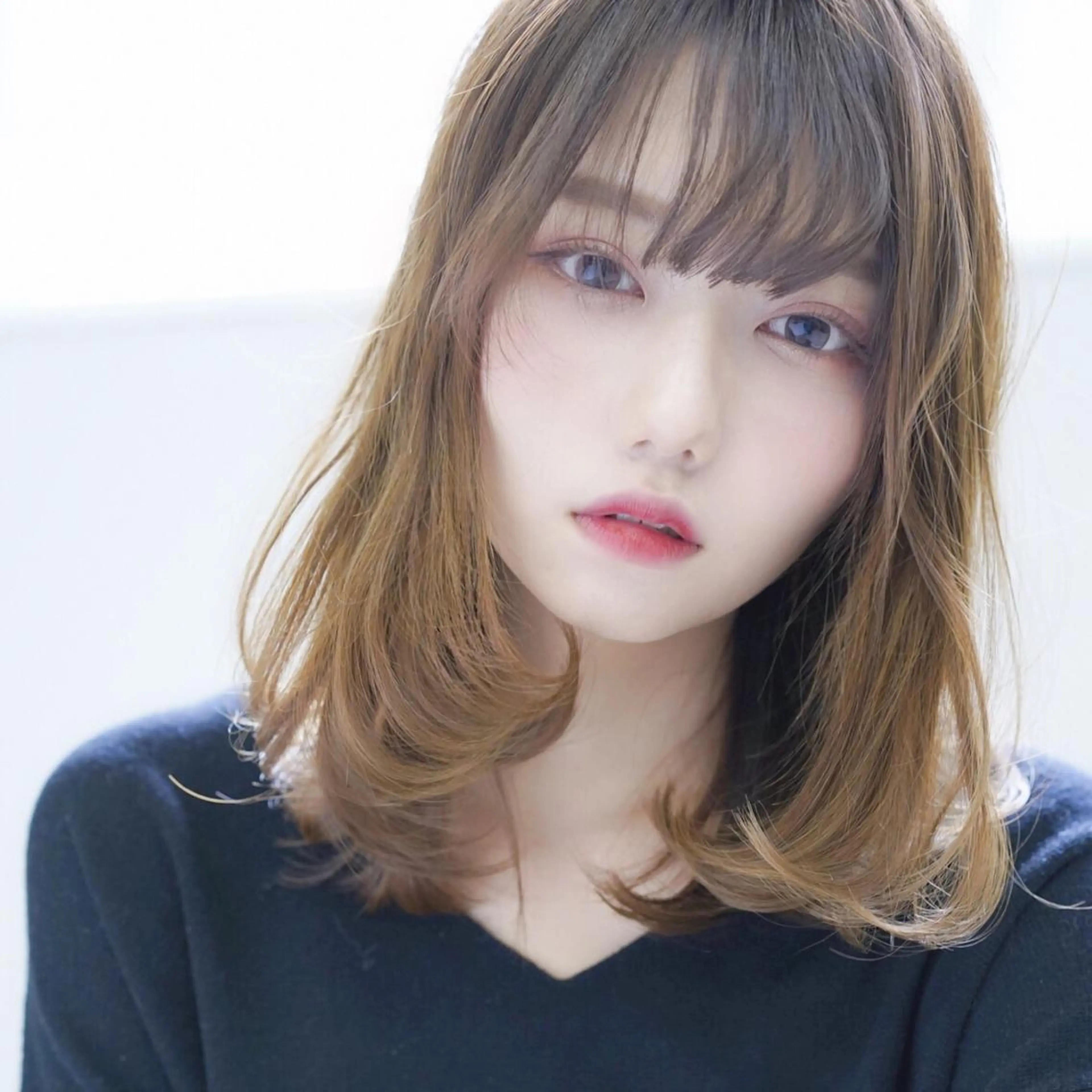 ミディアム カラー ベージュカラー ヤナ マネージャーのヘアスタイル