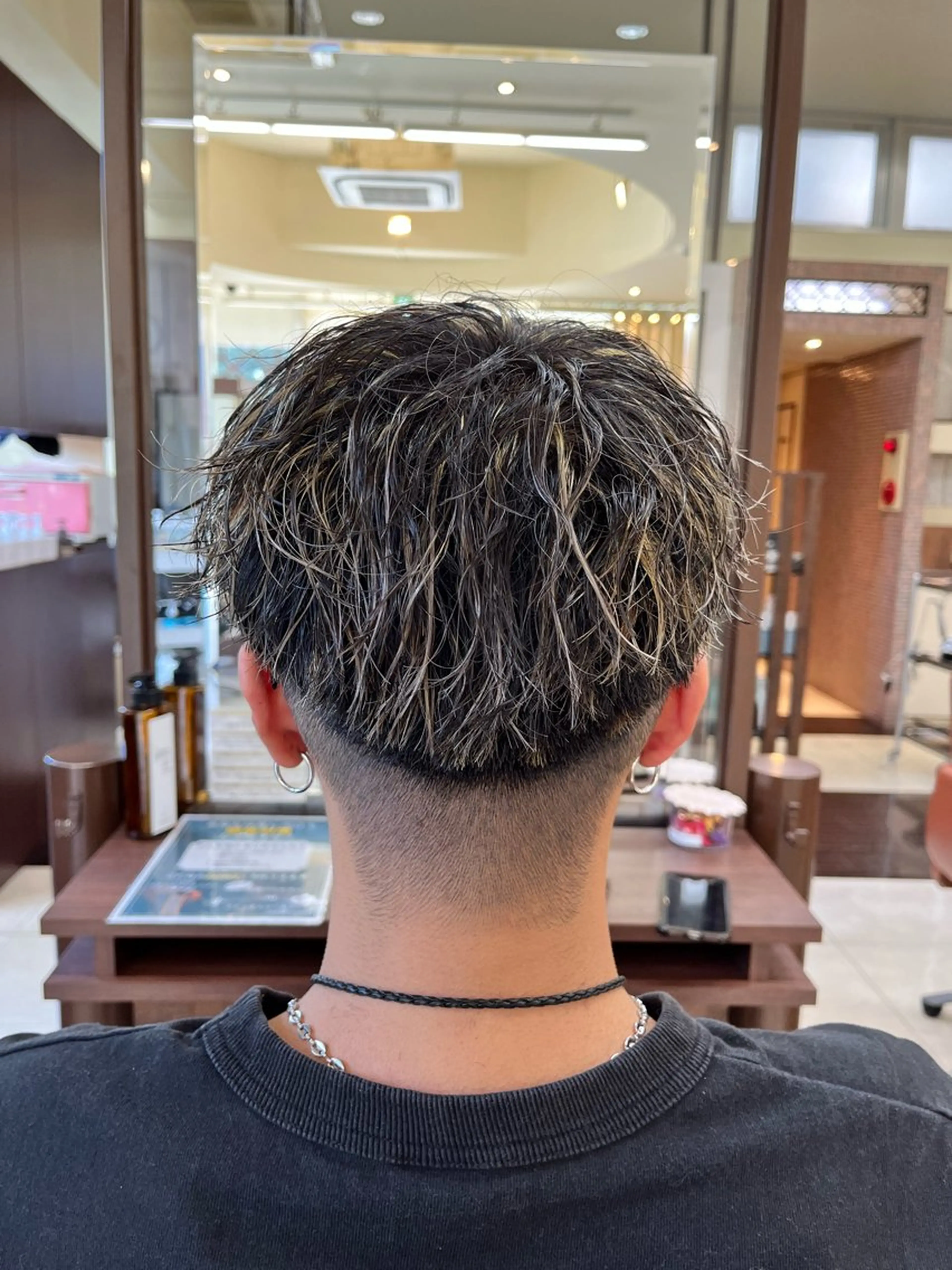 ショート カラー パーマ メンズ メンズハイライト マッシュ メンズパーマ ツイストスパイラルパーマ 刈り上げ 🧊メンズ特化🧊 高木航希のヘアスタイル