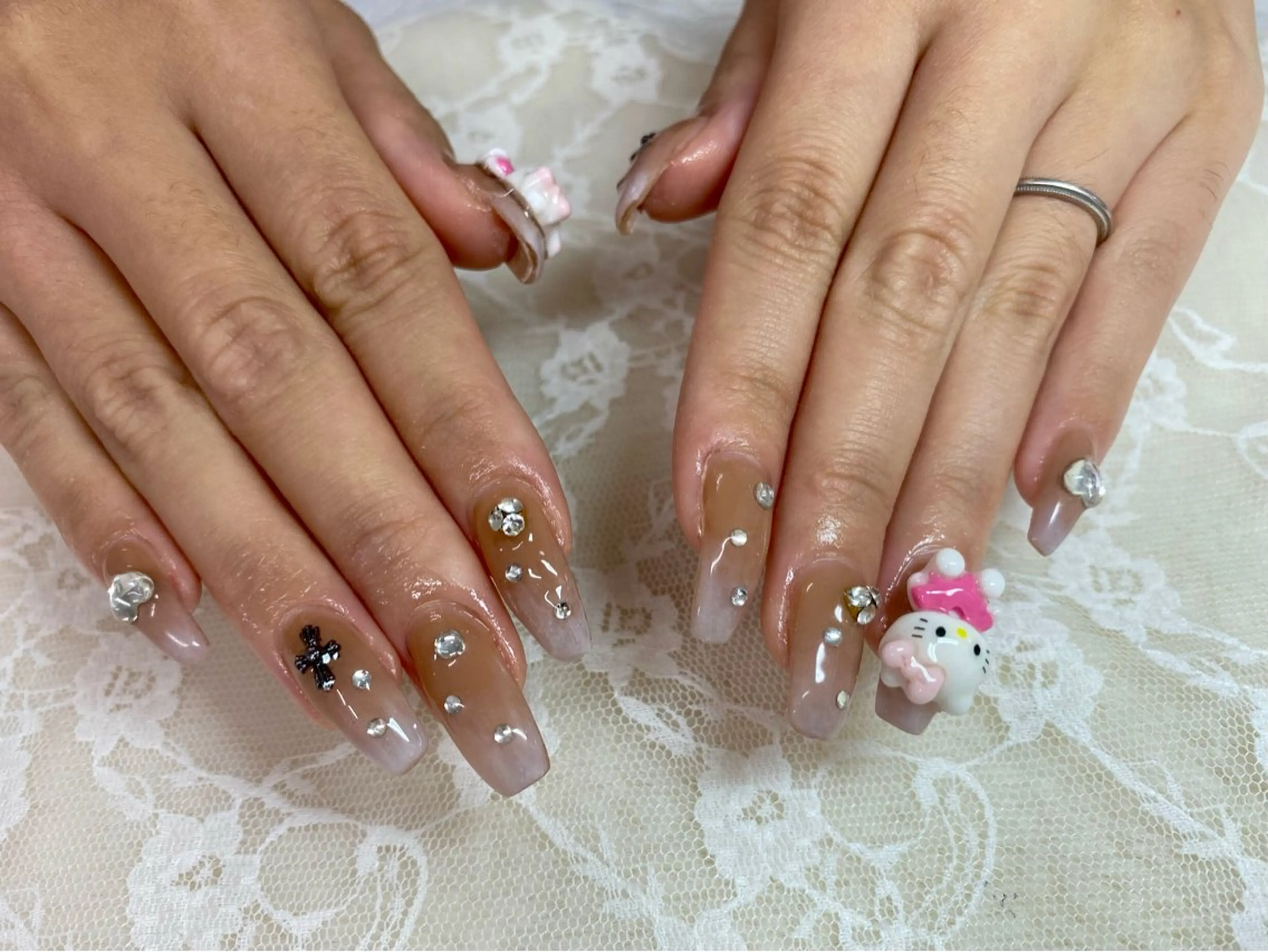 ネイル グラデーション ストーンネイル ワンホンネイル ハンドネイル 心斎橋Salon Epokkuのネイルデザイン