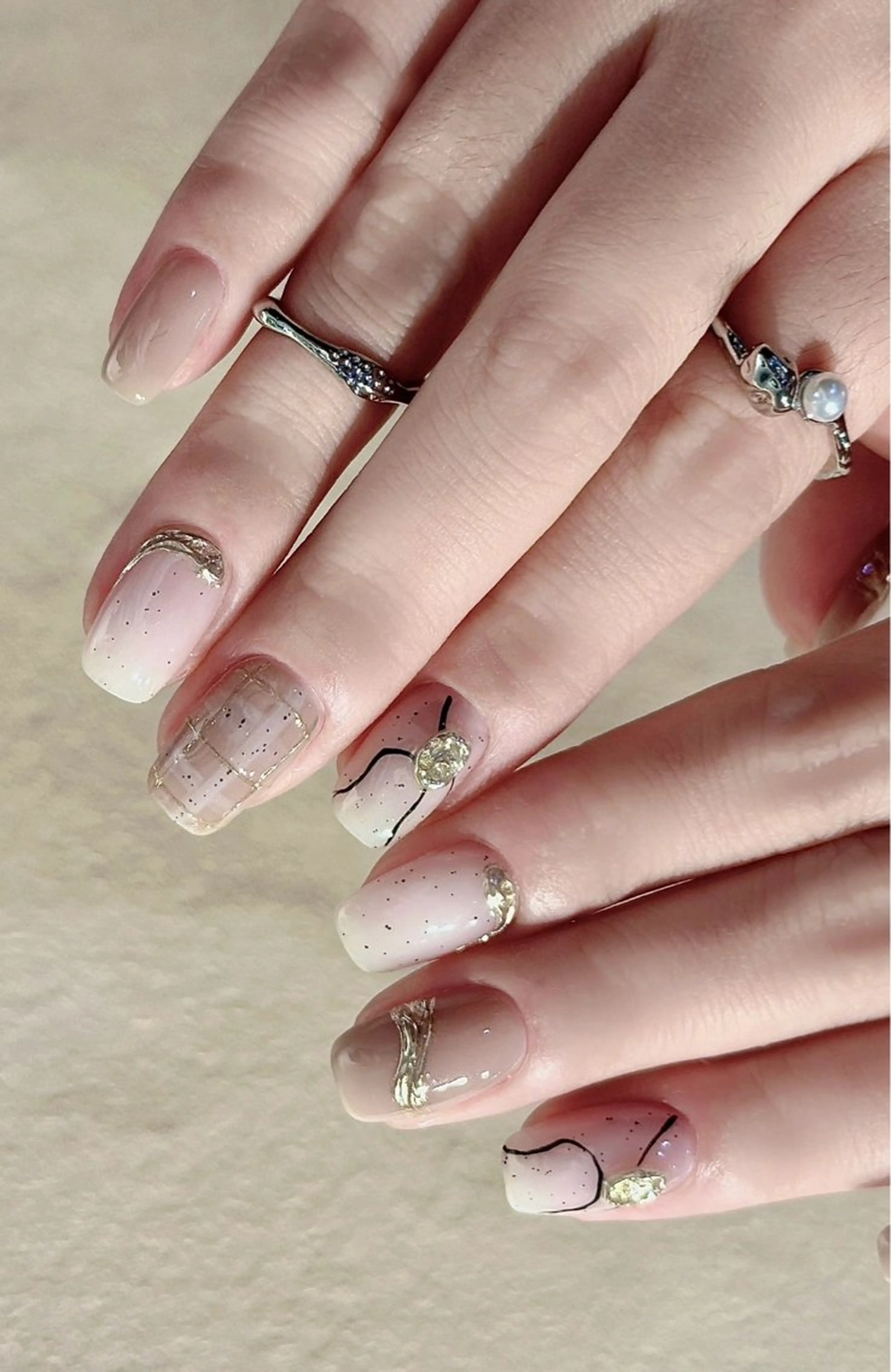 ネイル アートネイル べっ甲ネイル チークネイル 長さ出し フラッシュネイル ハンドネイル ハンドケア For you. Nail Salonのネイルデザイン
